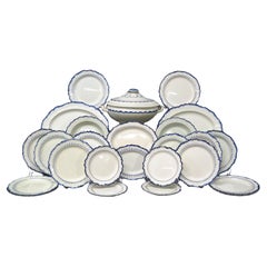 Grupo de vajilla de Wedgwood con borde de pluma y nácar