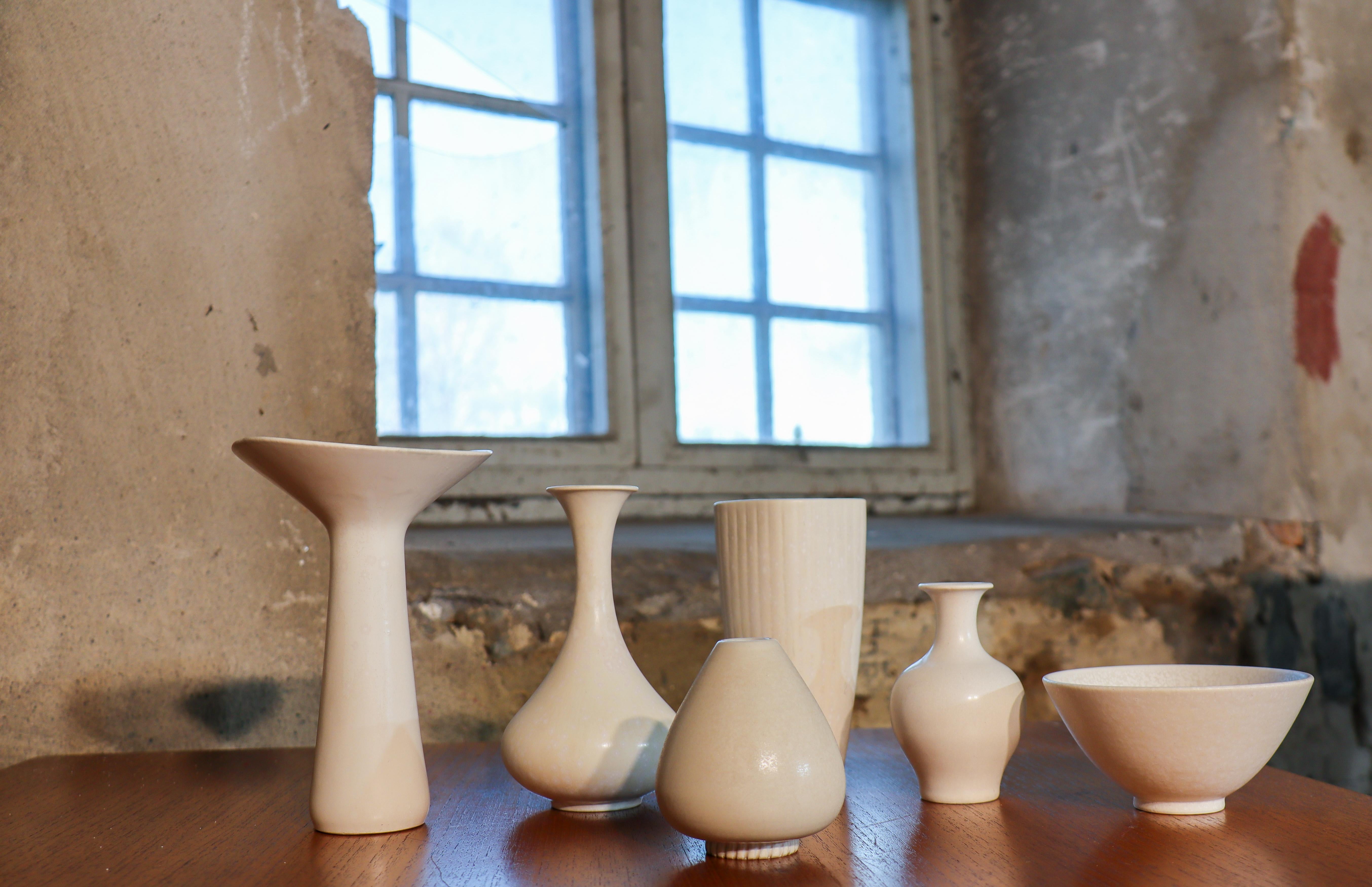 Svedese Group of White Ceramics by Nylund & Stålhane - Rörstrand - Midcentury Modern in vendita