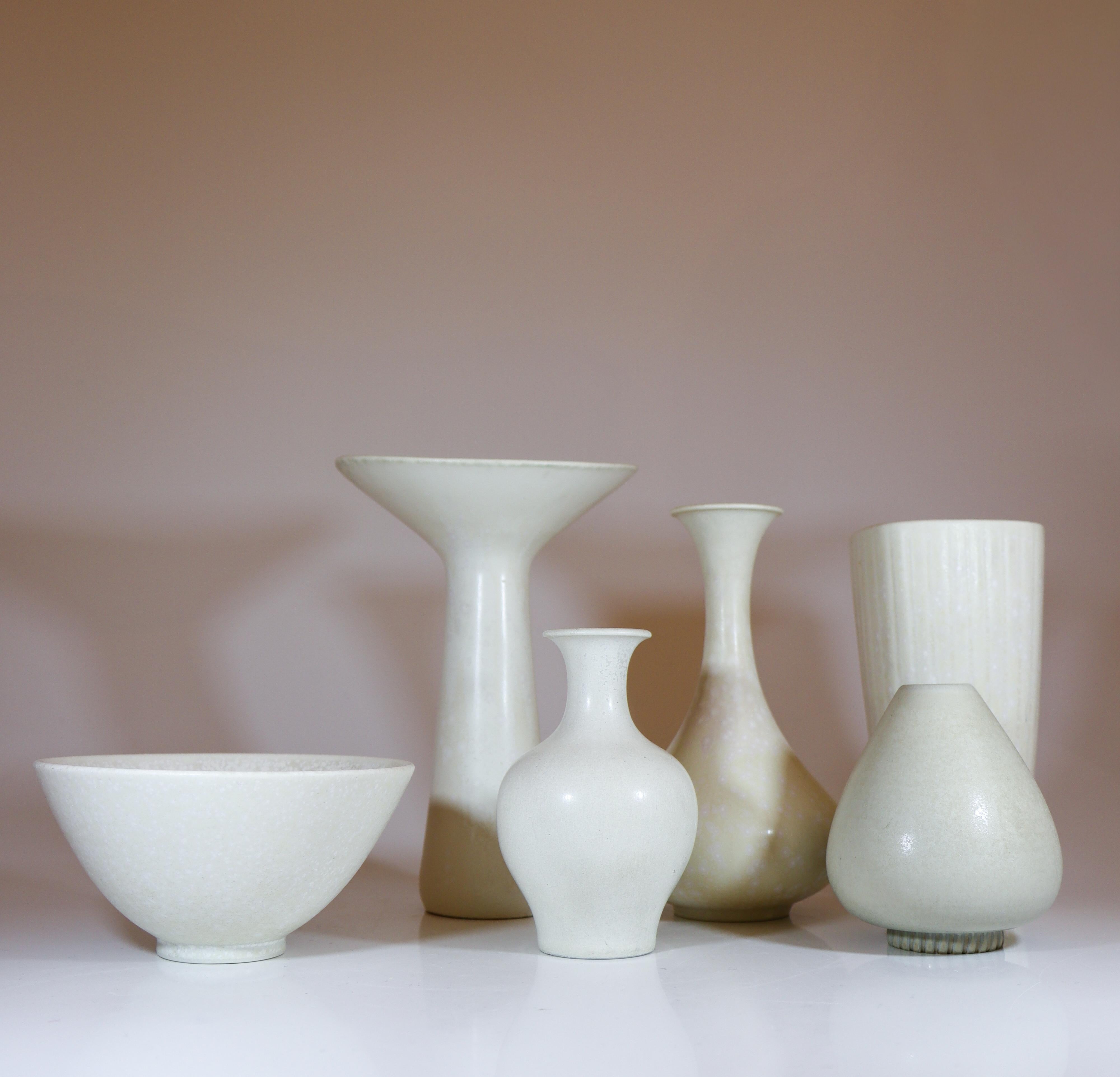 Group of White Ceramics by Nylund & Stålhane - Rörstrand - Midcentury Modern In condizioni ottime in vendita a Stockholm, SE