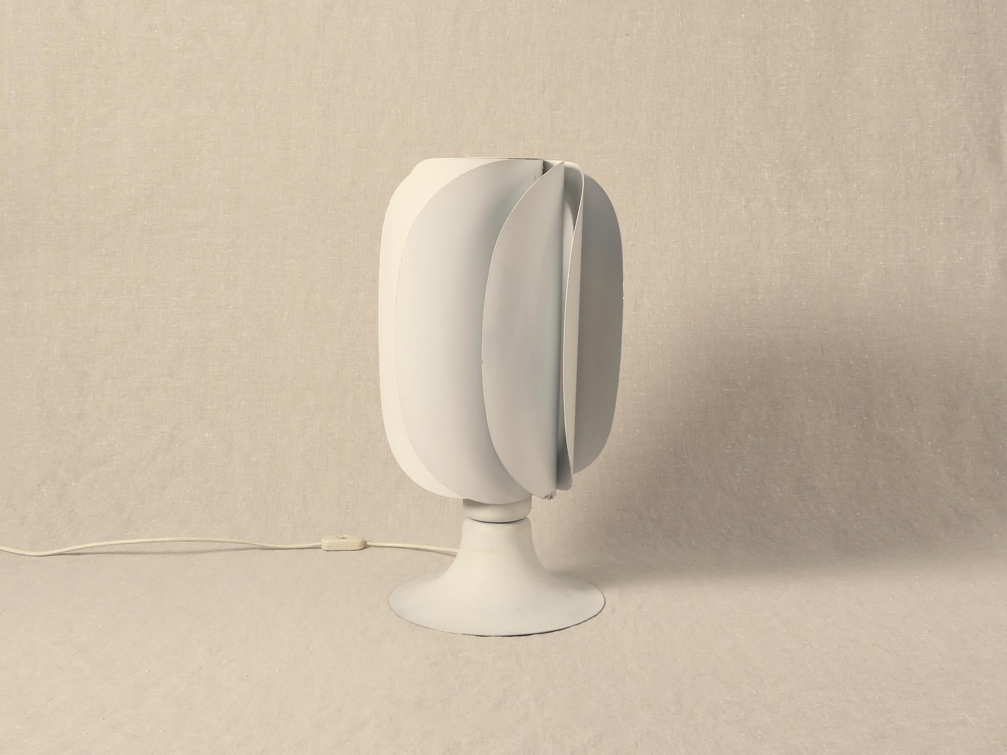 Conçue par Gerard Rignault pour Group S.A., France, cette rare œuvre d'art des années 1970 est aussi sculpturale que fonctionnelle.

Mesure 12