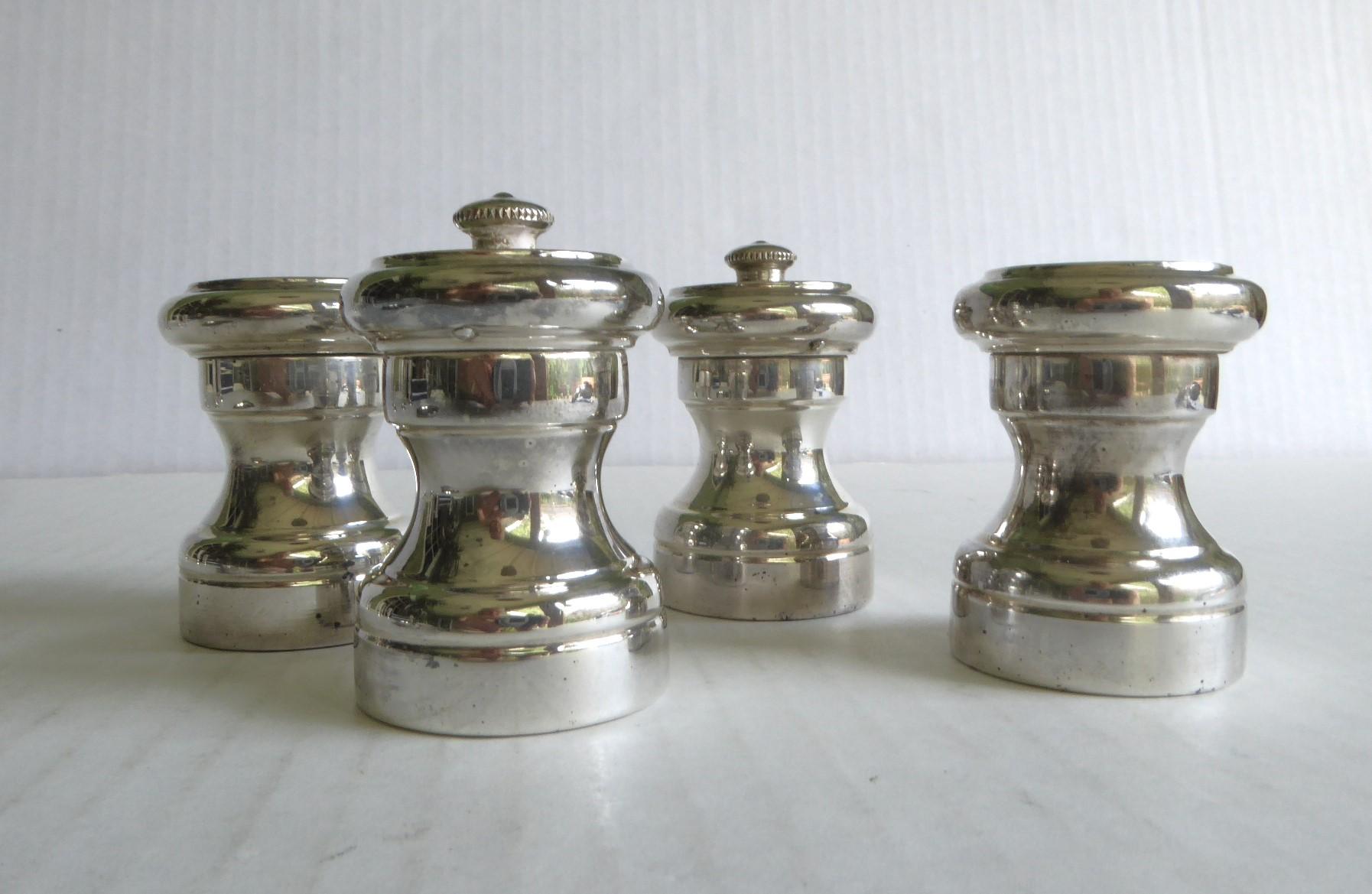 Belge Groupe de 15 pièces en argent sterling vintage S/P Petites tasses à vodka caviar en vente