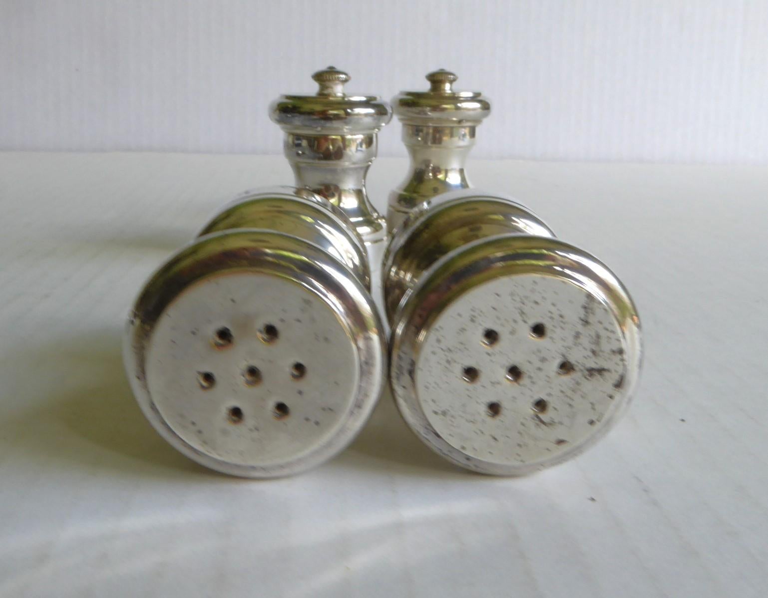 Groupe de 15 pièces en argent sterling vintage S/P Petites tasses à vodka caviar Bon état - En vente à Miami, FL