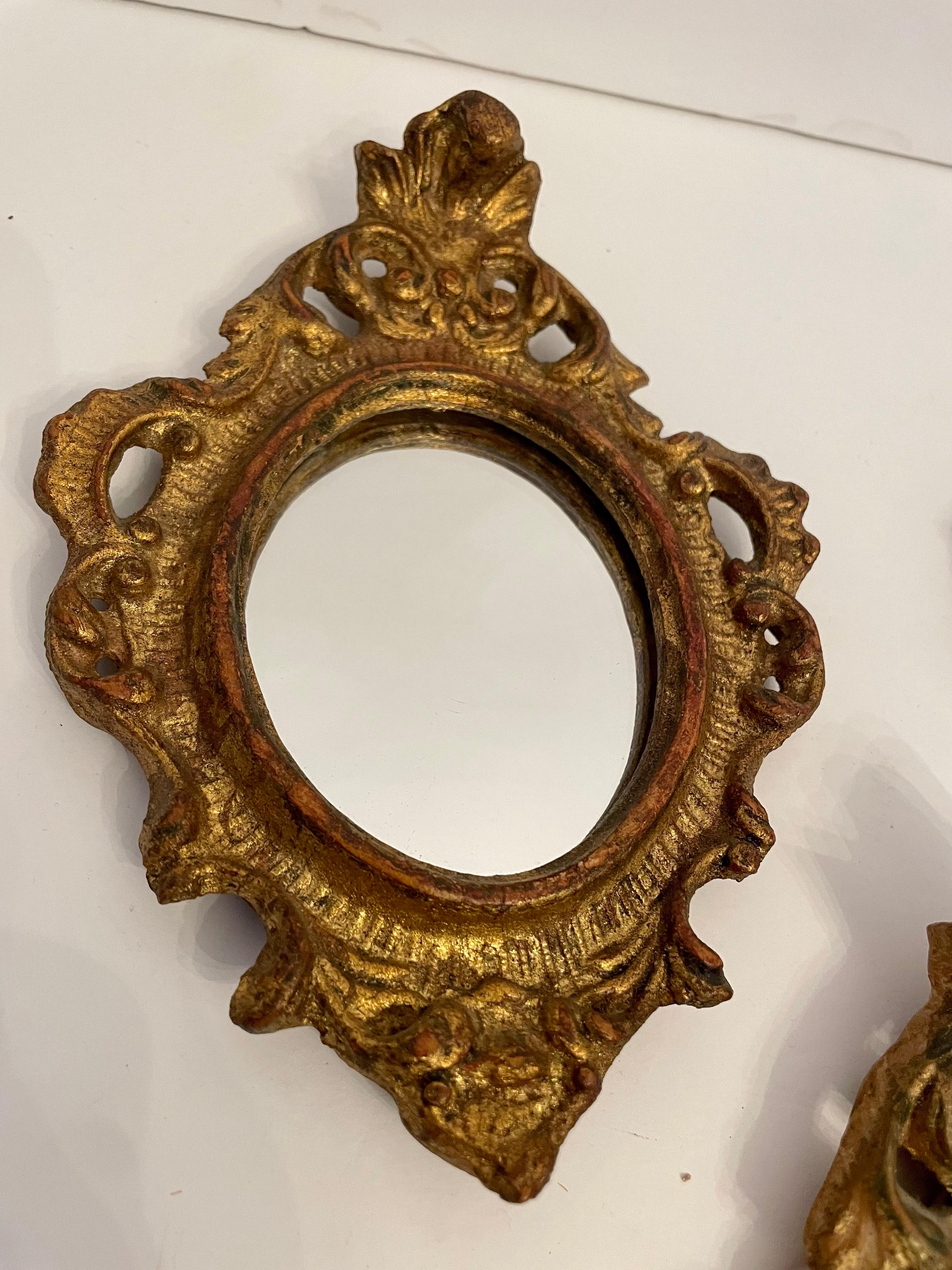 Groupe de cinq miroirs florentins en bois doré italien 1