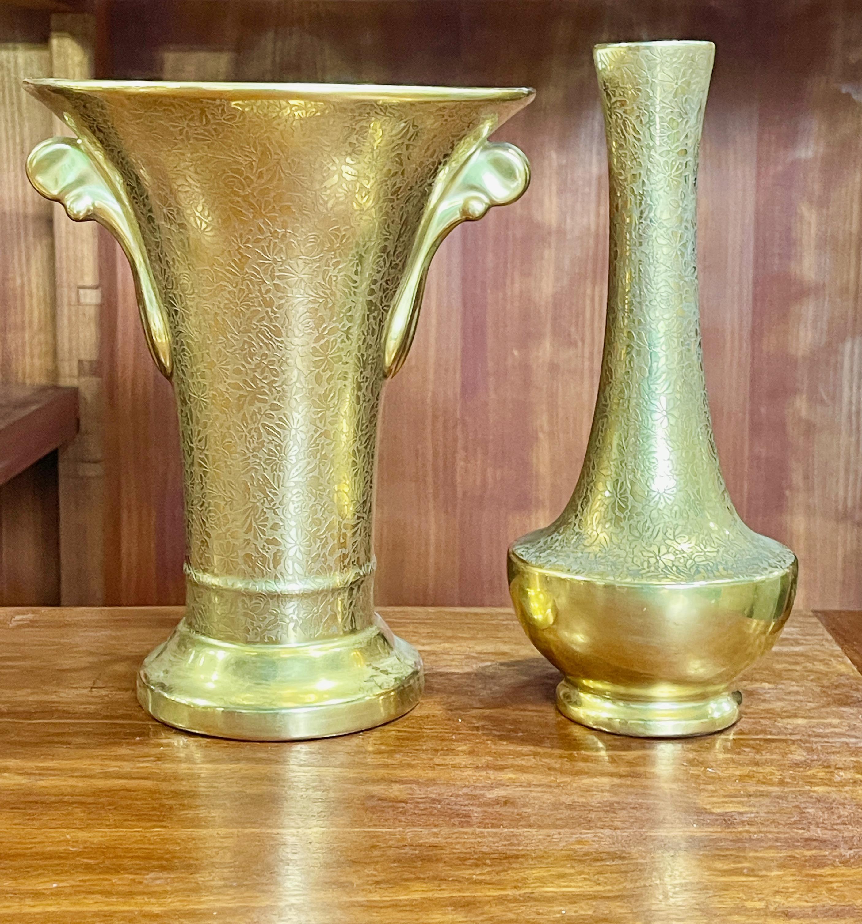 20ième siècle Groupement de Trenton Potteries dorées et décorées par Wheeling  en vente