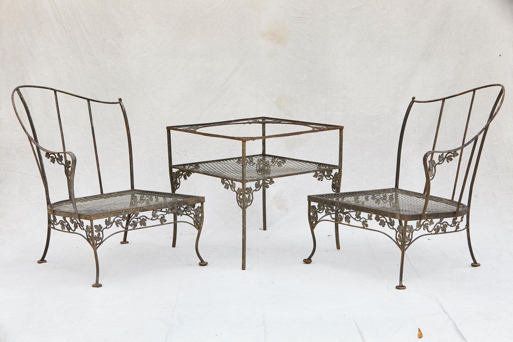 A beautiful grouping of Woodard wrought iron garden corner chairs with matching side table, with floral ornaments and lattice pattern, circa 1950s.
The square table has a depth of 24.5 inches, so have the chairs which create a very harmonious