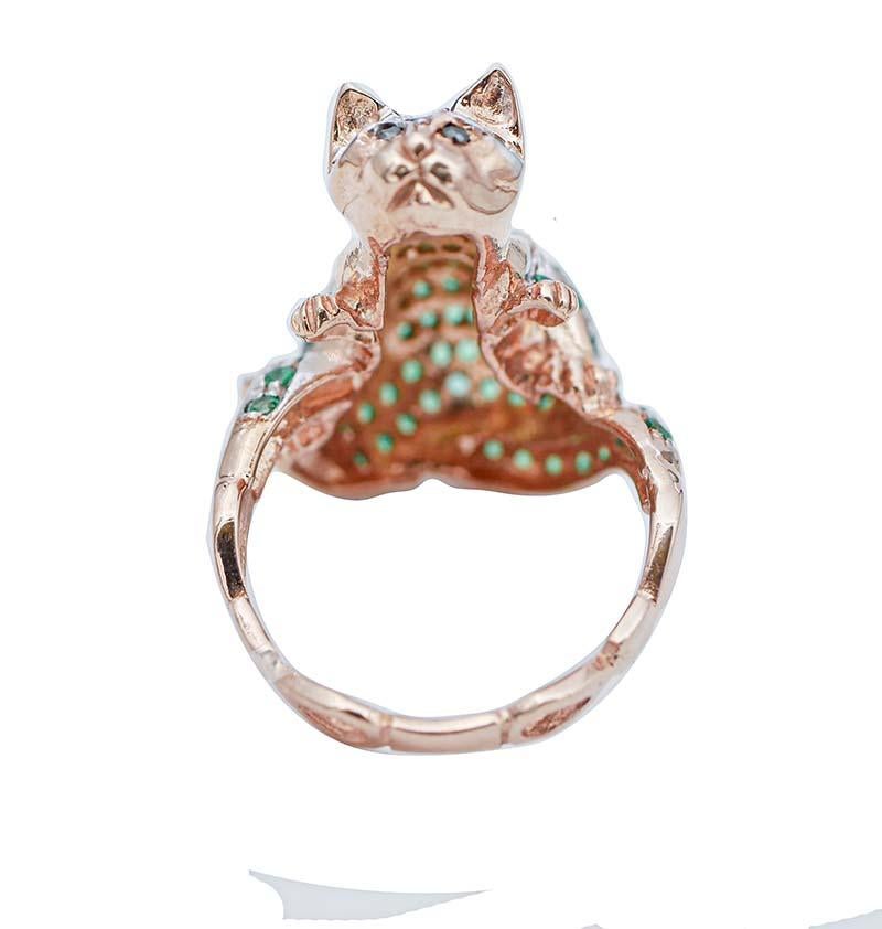 Taille ronde Bague chat en or rose et argent avec pierres vertes, diamants noirs en vente