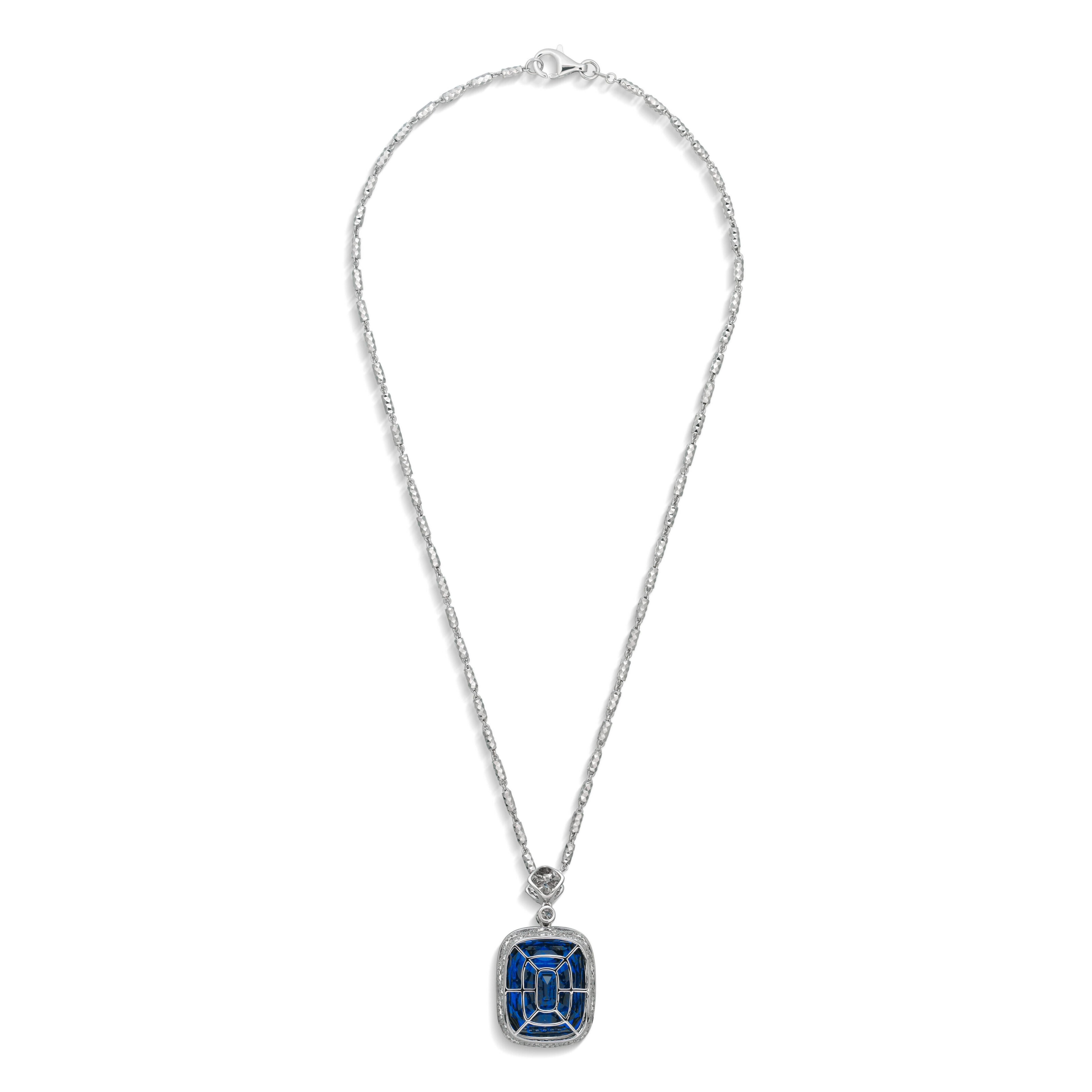 Taille coussin Collier pendentif saphir non traité de Ceylan de 12 carats en vente