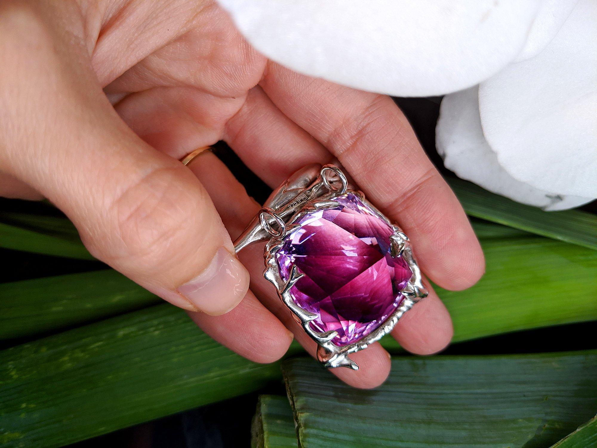 GRS 17.03 Carats Pink Burma Spinel 18 Karat Yellow Gold Gold Pendant Necklace For Sale 1