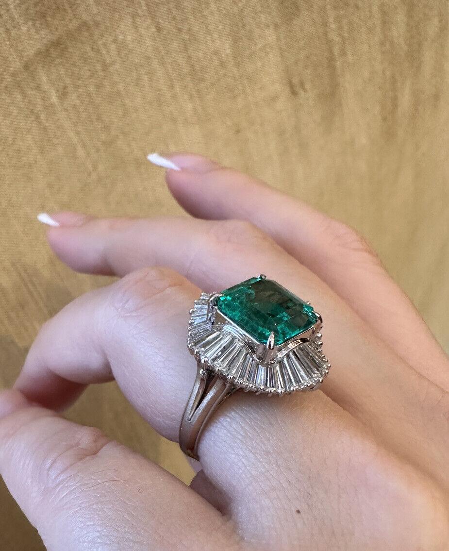 GRS 3.39 Carat Colombian Emerald Ballerina Diamond Cocktail Ring in Platinum For Sale 3