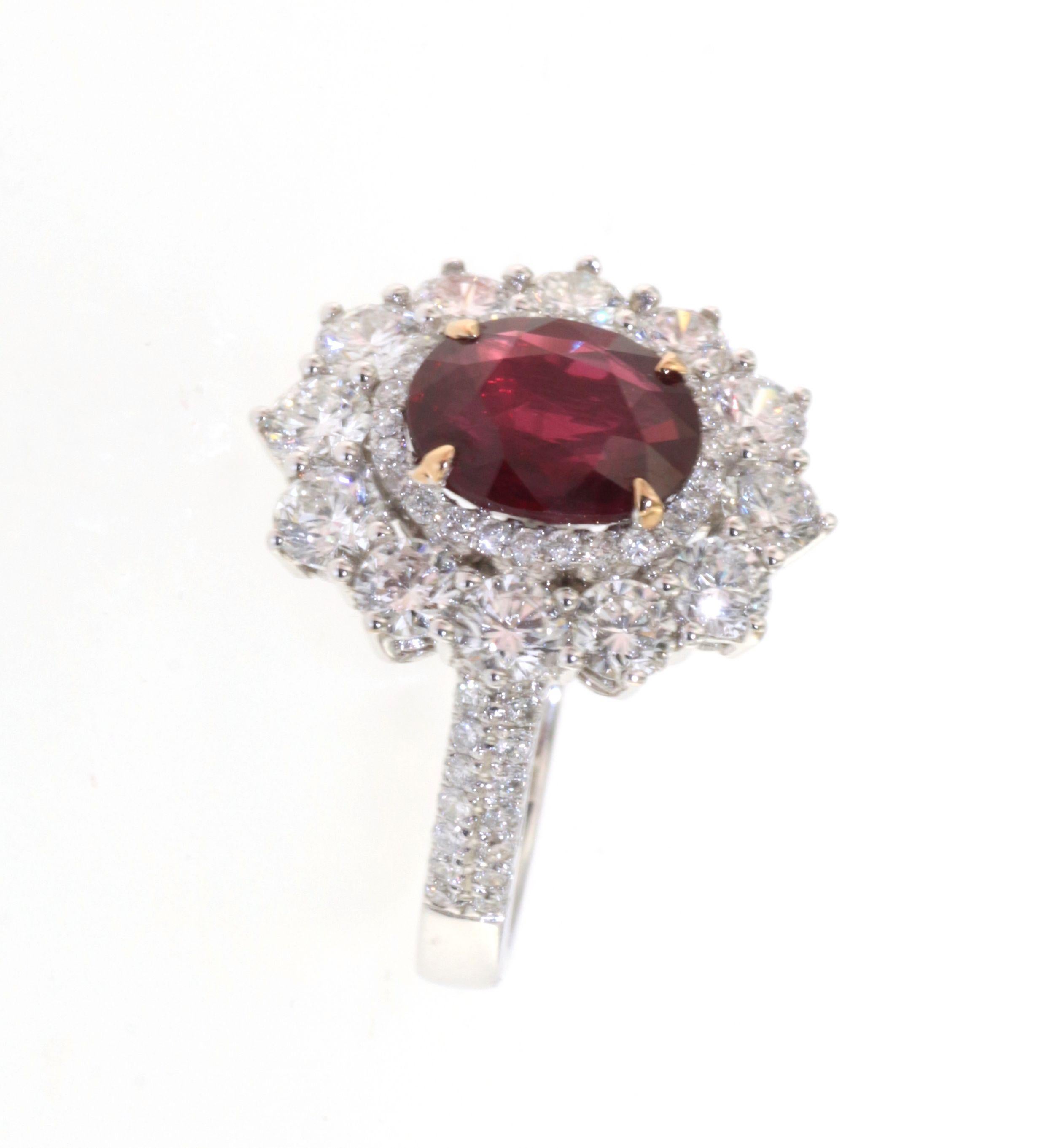 GRS Certified 2.53 Carat Mozambique Ruby Diamond Ring in 18K Gold Vivid Red In New Condition For Sale In Hong Kong, HK