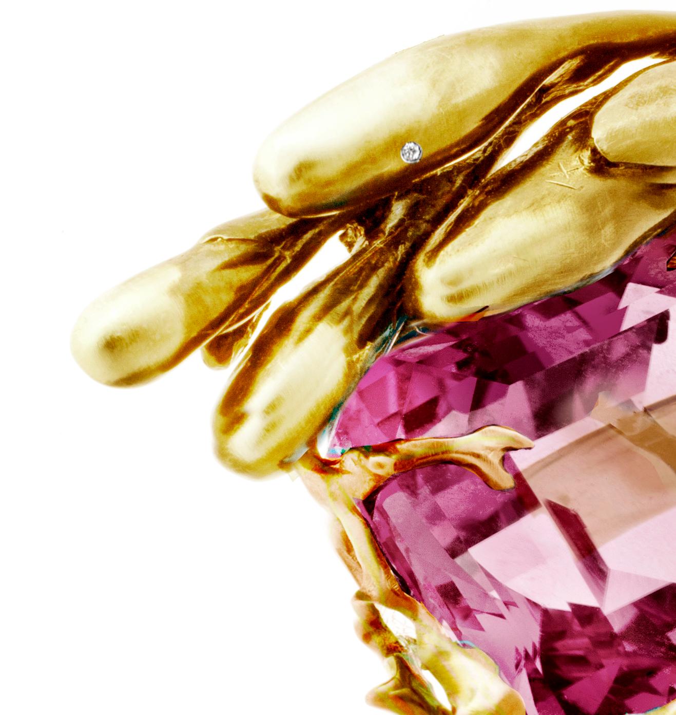 Artist GRS 17.03 Carats Pink Burma Spinel 18 Karat Yellow Gold Gold Pendant Necklace For Sale