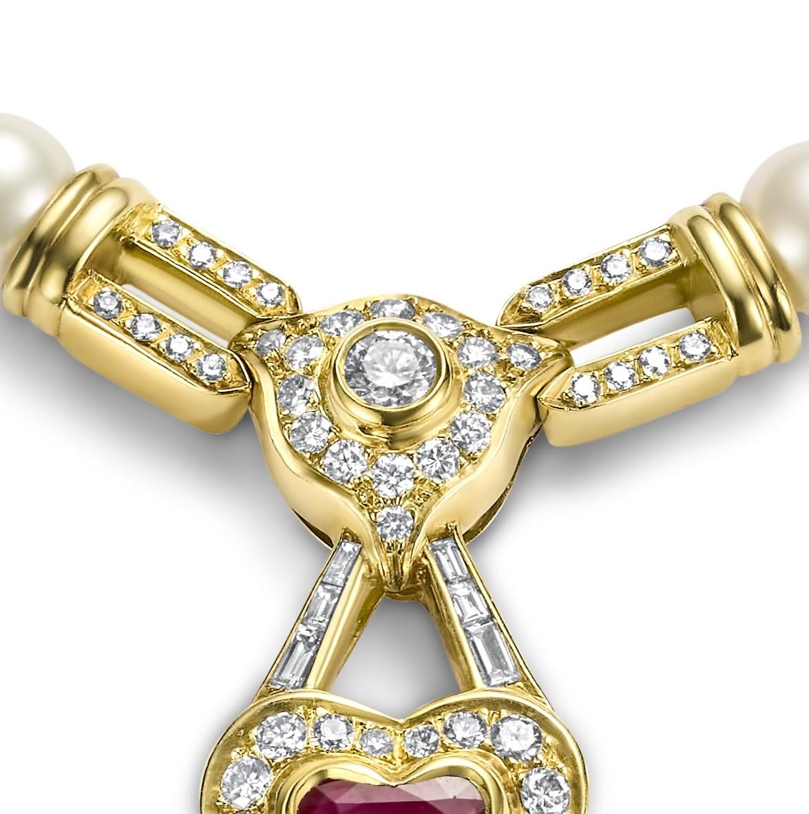 GRS Cert. 18 kt. Yellow gold Pearl Necklace w. Diamonds & Heart Shaped Red Ruby In Excellent Condition For Sale In Antwerp, BE