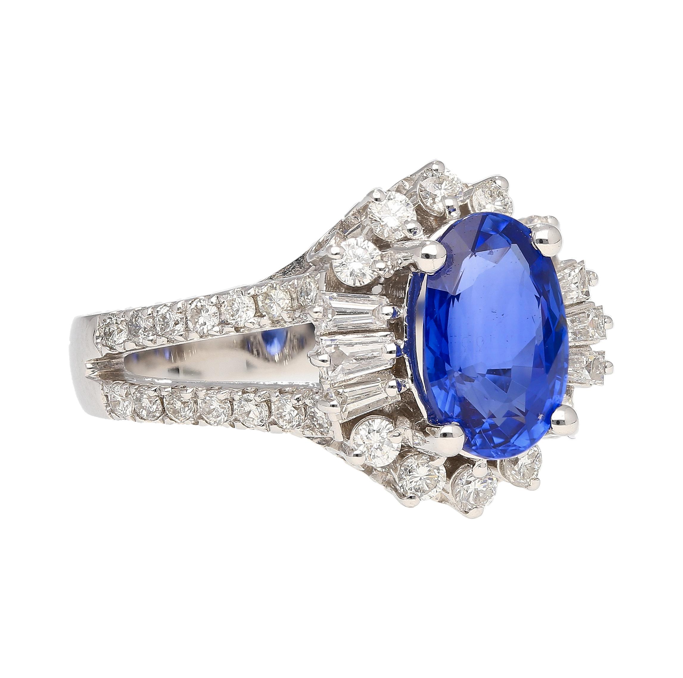 Taille ovale Bague à tige fendue avec saphir bleu ovale non chauffé de 2,5 carats certifié GRS en vente