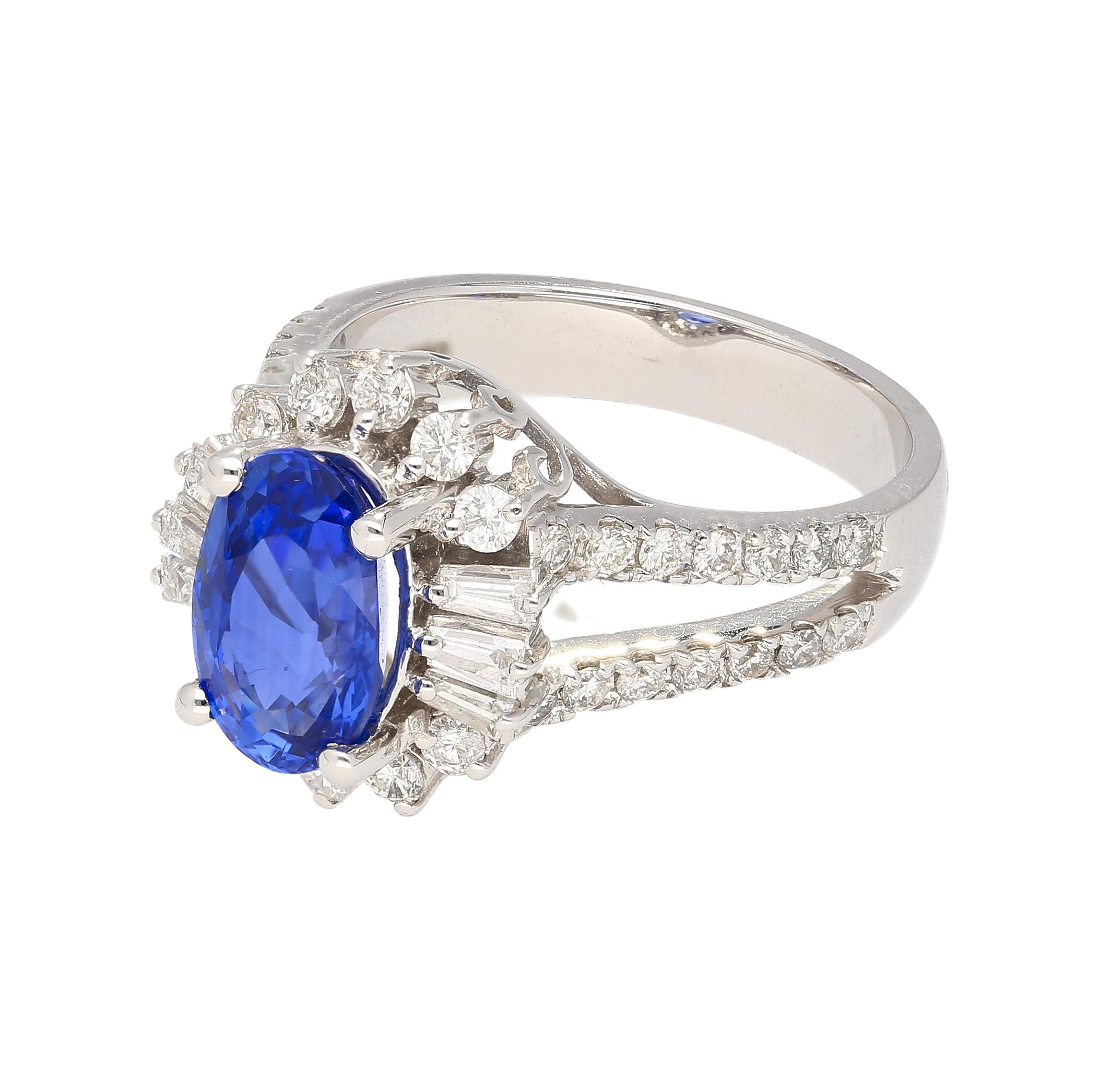 Bague à tige fendue avec saphir bleu ovale non chauffé de 2,5 carats certifié GRS Pour femmes en vente
