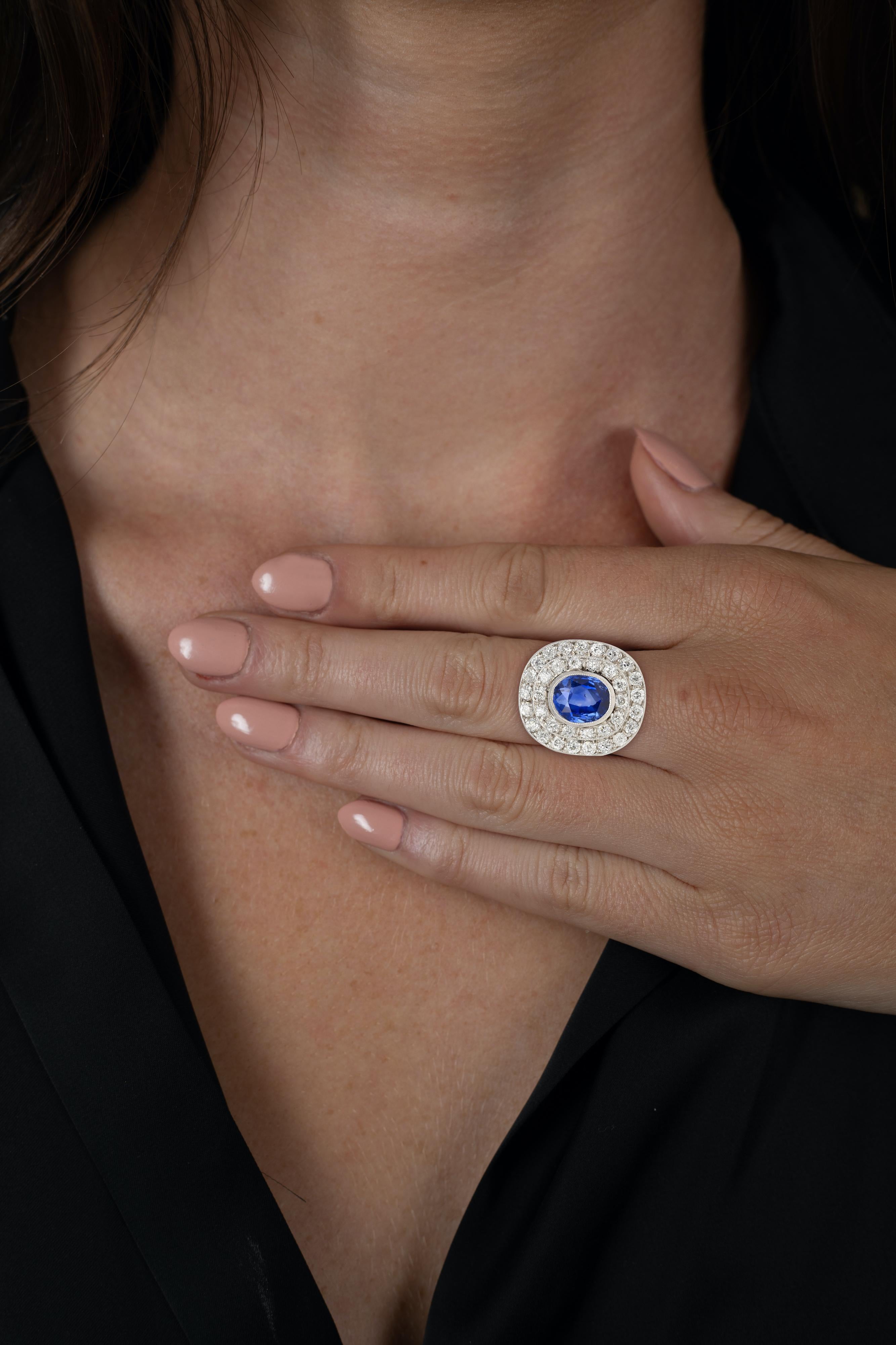 GRS Cert 2.56ct No Heat Kashmir Blue Sapphire in Platinum Diamond Halo Ring For Sale 1