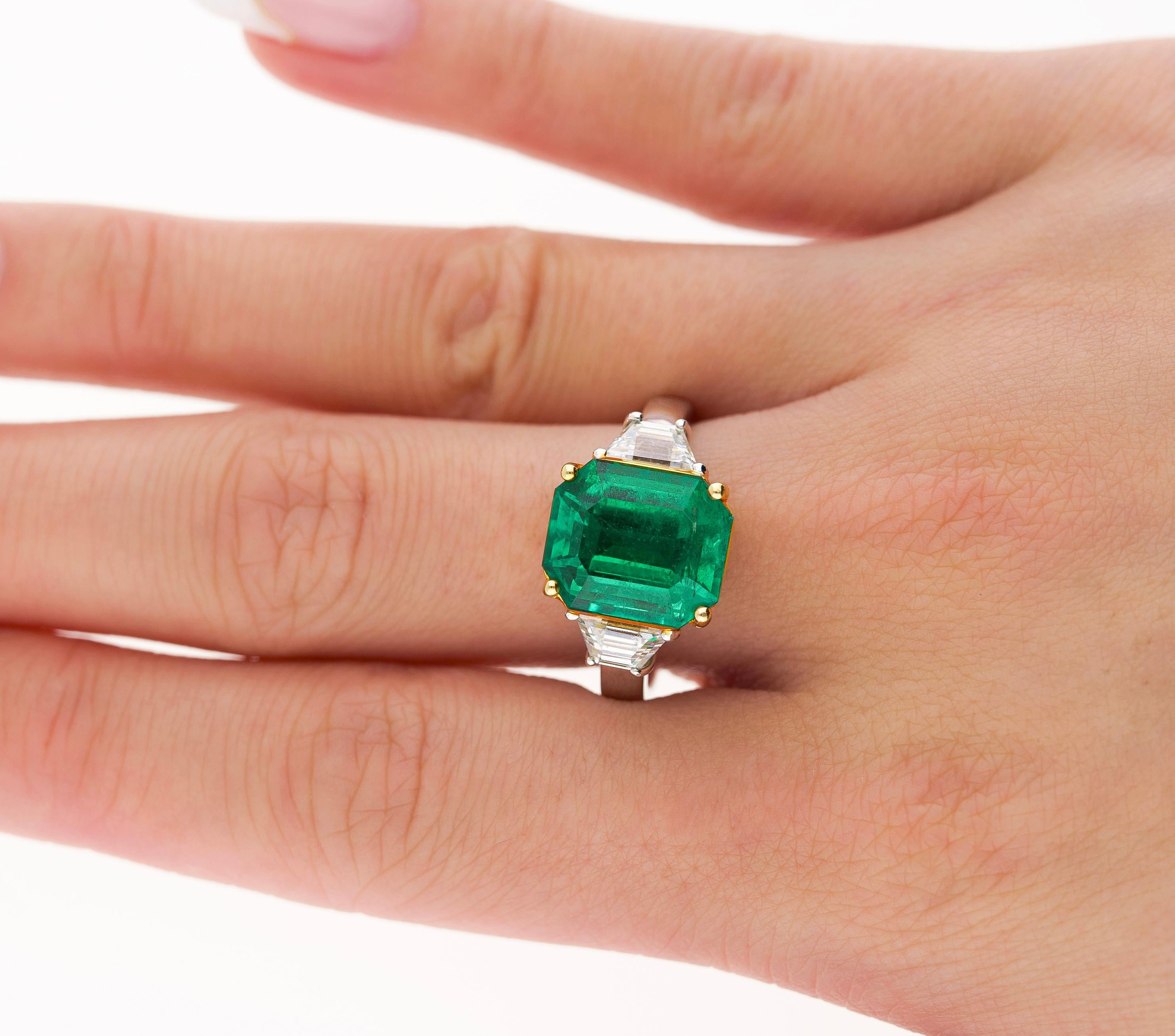 Women's GRS Cert. 4.9 Carat Insignificant Oil Colombian Emerald & Trapezoid Diamond Ring For Sale