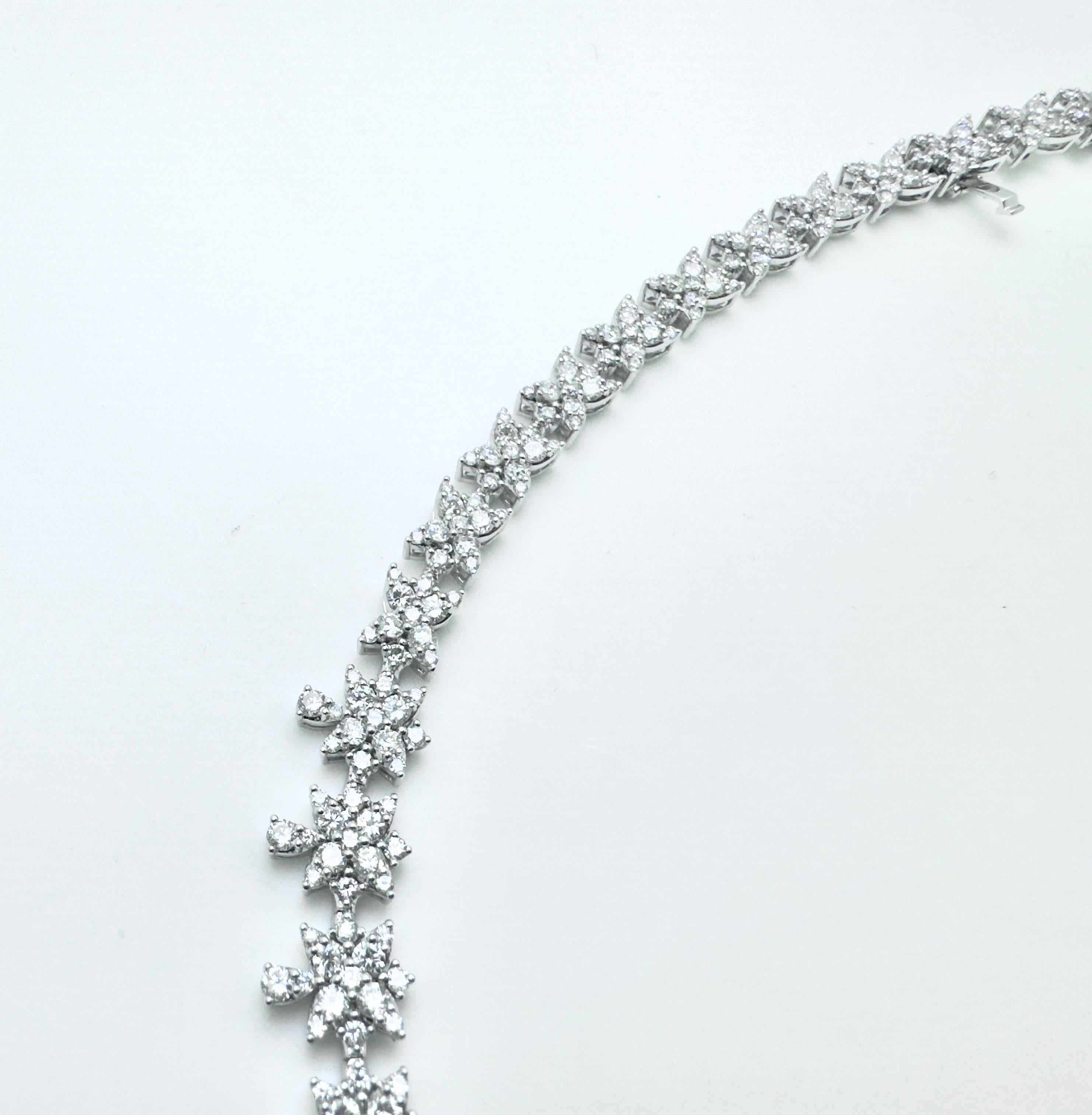 GRS Collar de Diamantes con Rubíes Certificados de 12,03 Quilates en Oro Blanco de 18 Kilates en venta 2