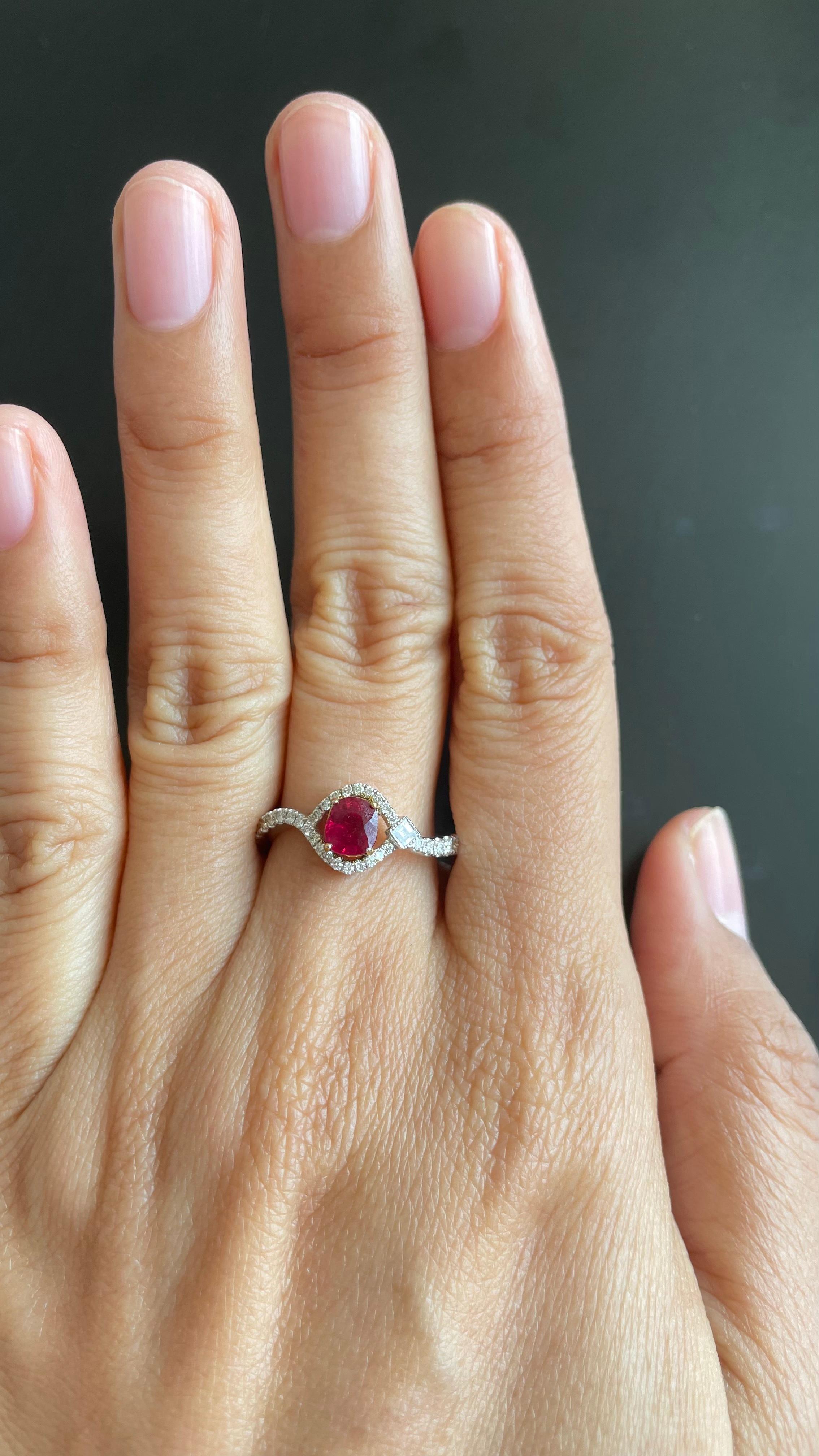 Anillo de rubí de sangre de paloma birmana en oro de 18 quilates, certificado GRS, de 0,61 quilates, sin tratamiento térmico en venta 1