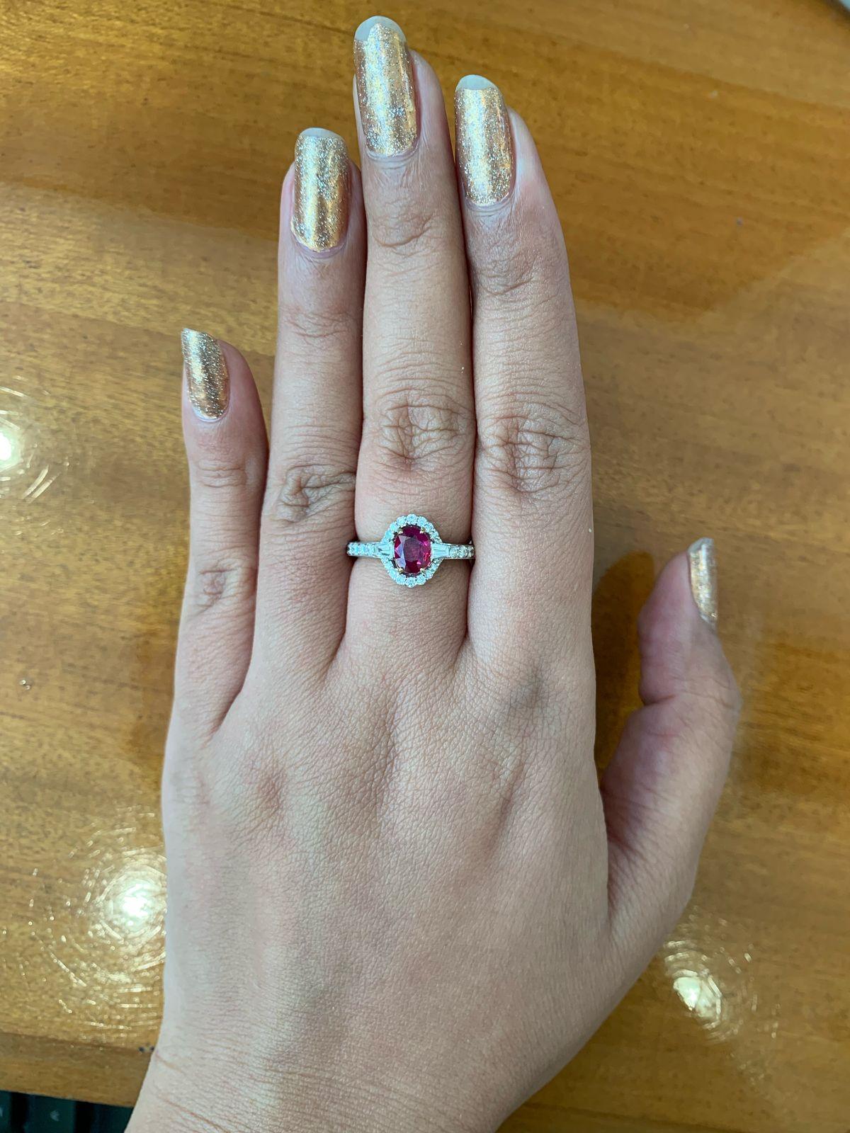 GRS Certified 0.95 Carat Burmese Ruby No Heat Pigeon Blood Ring in 18k Gold For Sale 3
