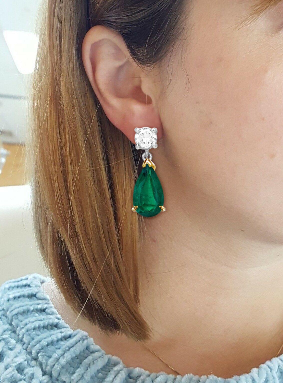 Absolutely stunning hanging earrings comprising of two pear-shape emeralds weighing 10 carats. The emeralds are certified by GRS stating that they have minor clarity enhancement.
The earrings are also embellished with two round diamonds, GIA