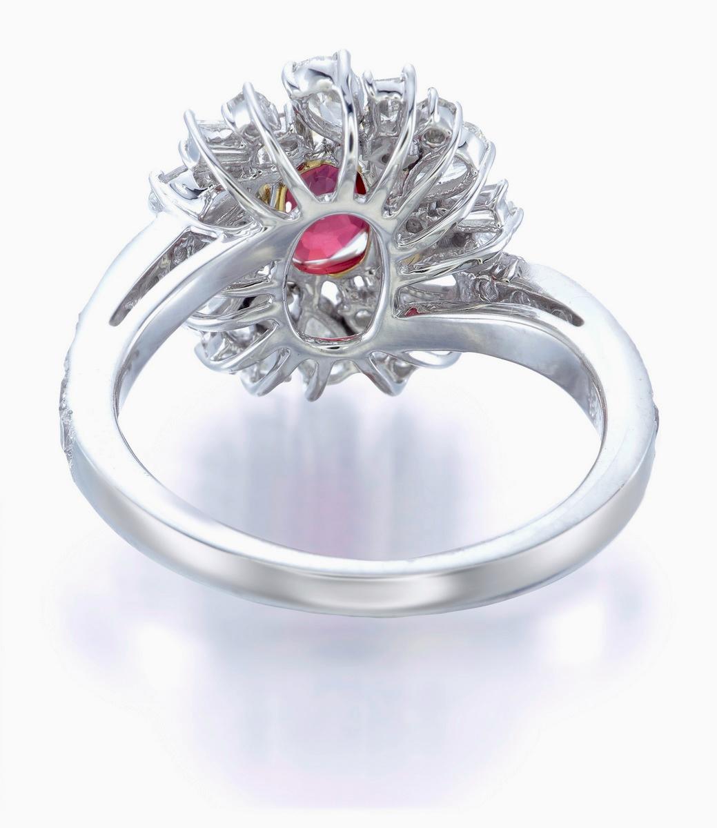 Anillo de rubí de sangre de paloma birmana en oro de 18 quilates, certificado GRS, de 1,07 quilates sin calor en Nuevo estado para la venta en Bangkok, TH