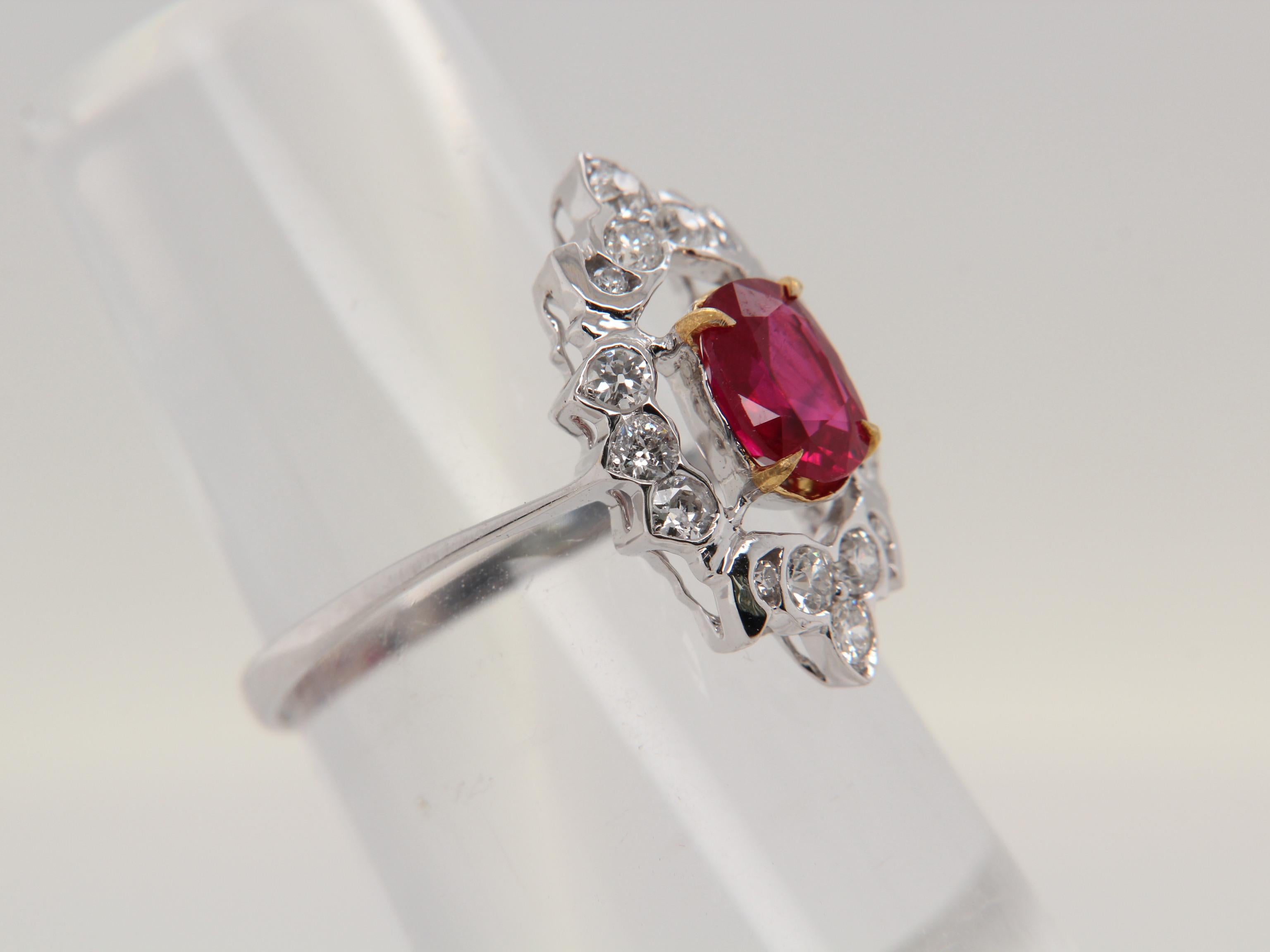 GRS Certified 1 Carat Burmese Pigeon Blood Ruby and Diamond 18K Gold Ring In New Condition For Sale In Bangkok, TH