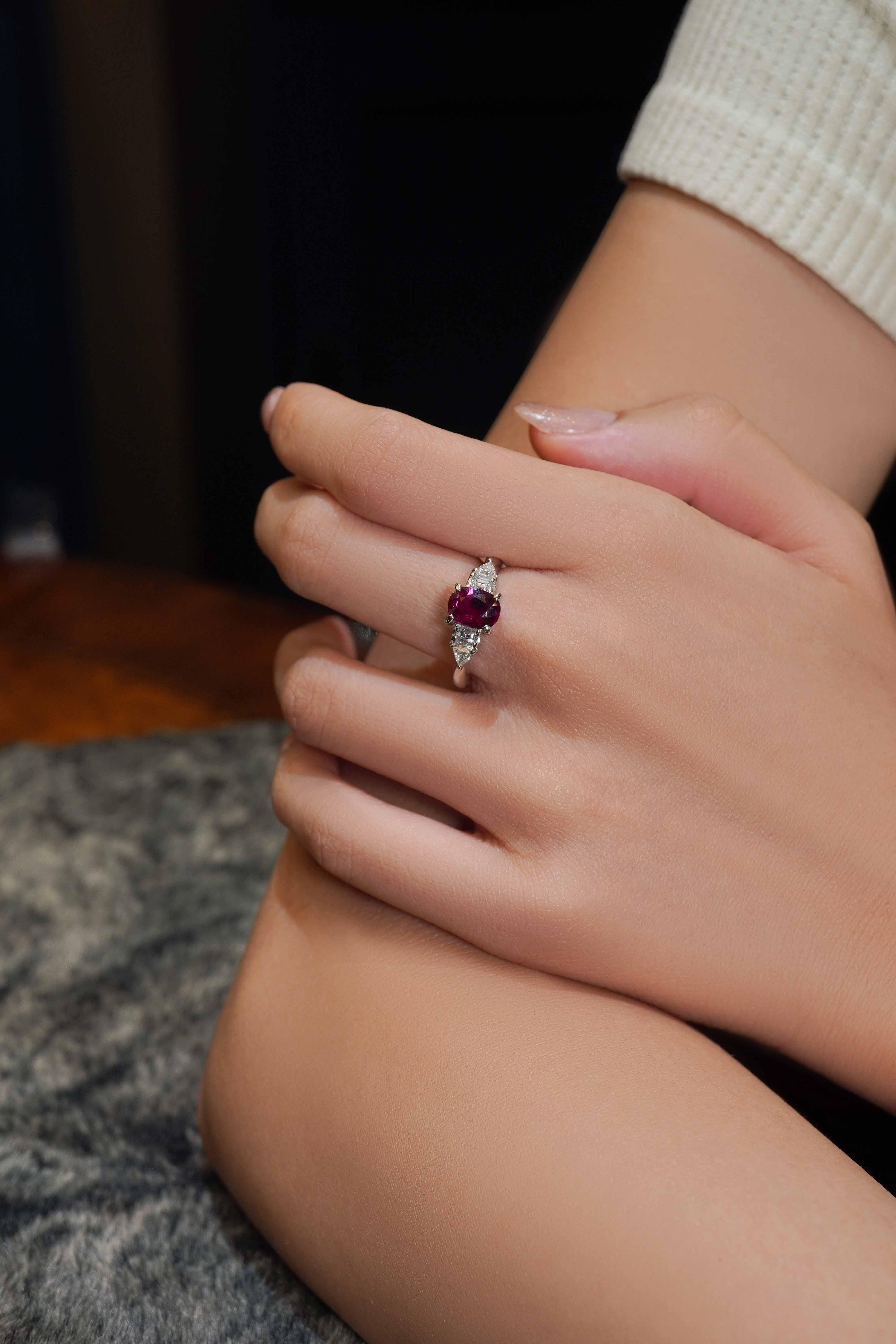 GRS Certified 1.14 Carat Burma No Heat Pigeon Blood Ruby &Diamond Solitaire Ring In New Condition In Hung Hom, HK
