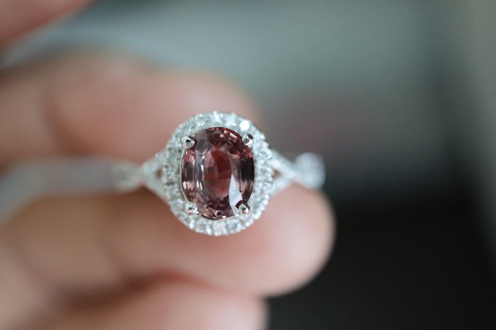 GRS certified 1.18Ct PADPARADSCHA sapphire and diamond ring in 18k solid gold In New Condition For Sale In Singapore, SG