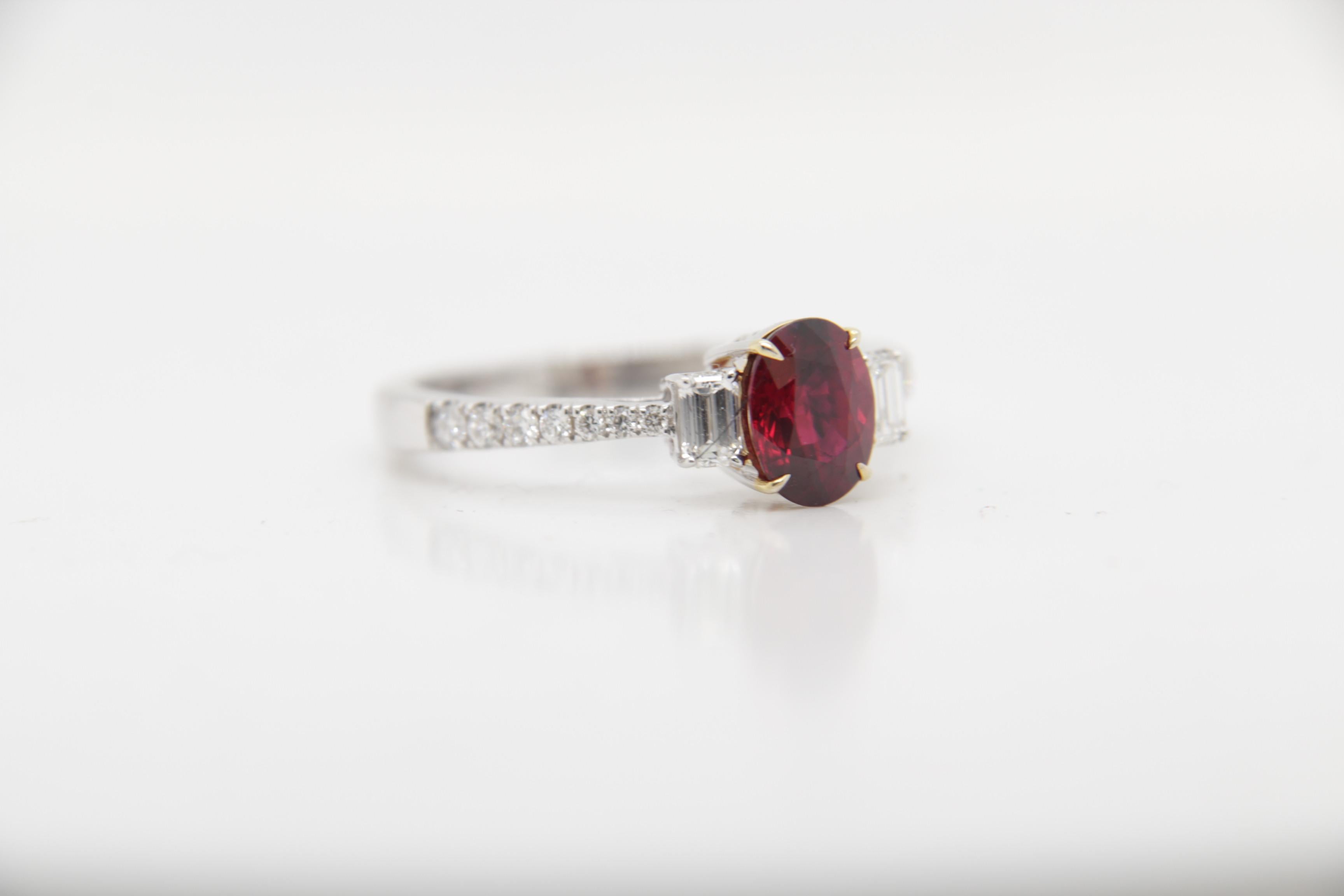 GRS Certified 1.25 Carat Burmese Ruby No Heat Pigeon Blood Ring in 18K Gold In New Condition In Bangkok, TH