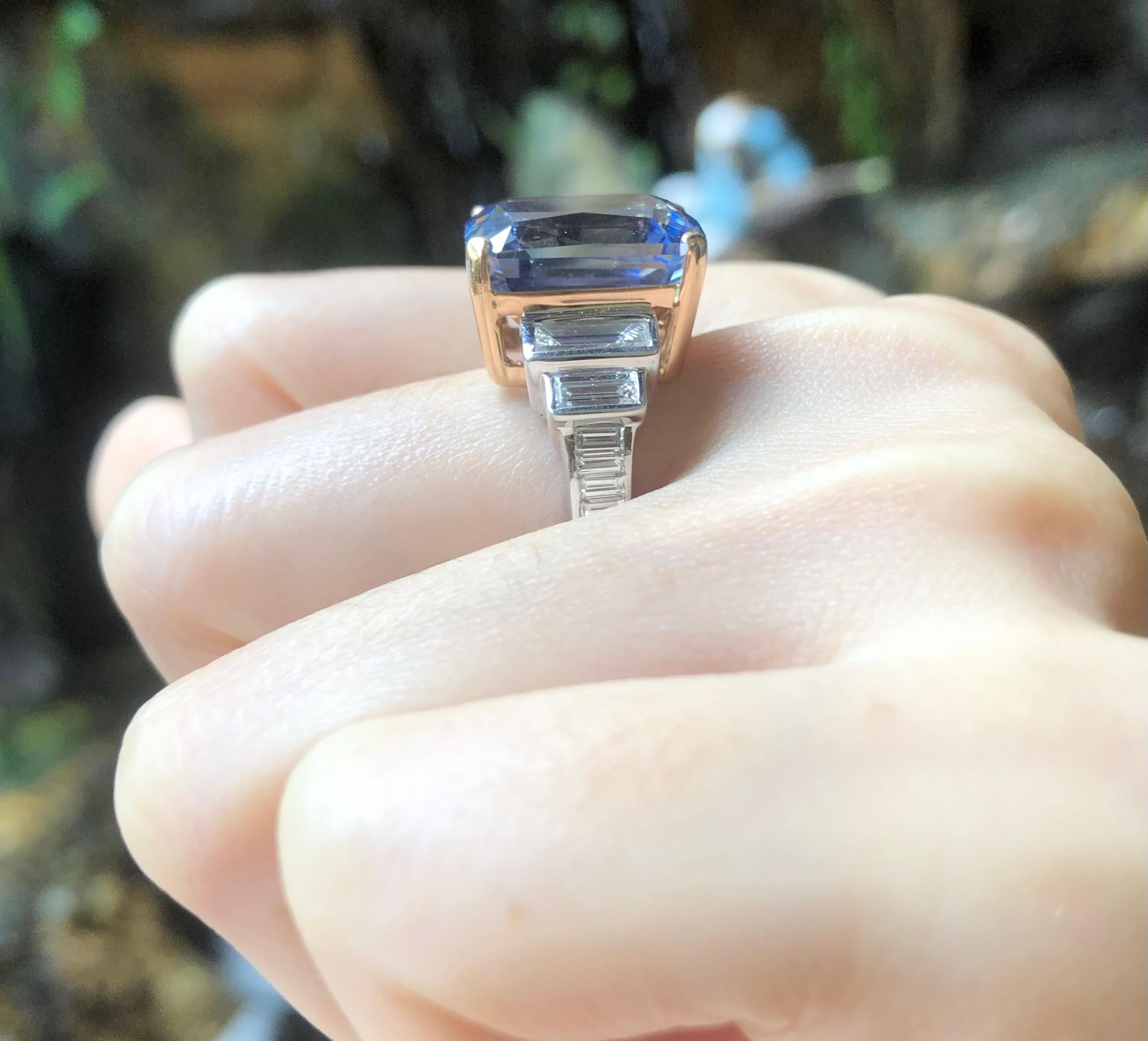 GRS Certified 12cts Ceylon Blue Sapphire with Diamond Ring in 18K White Gold In New Condition For Sale In Bangkok, TH