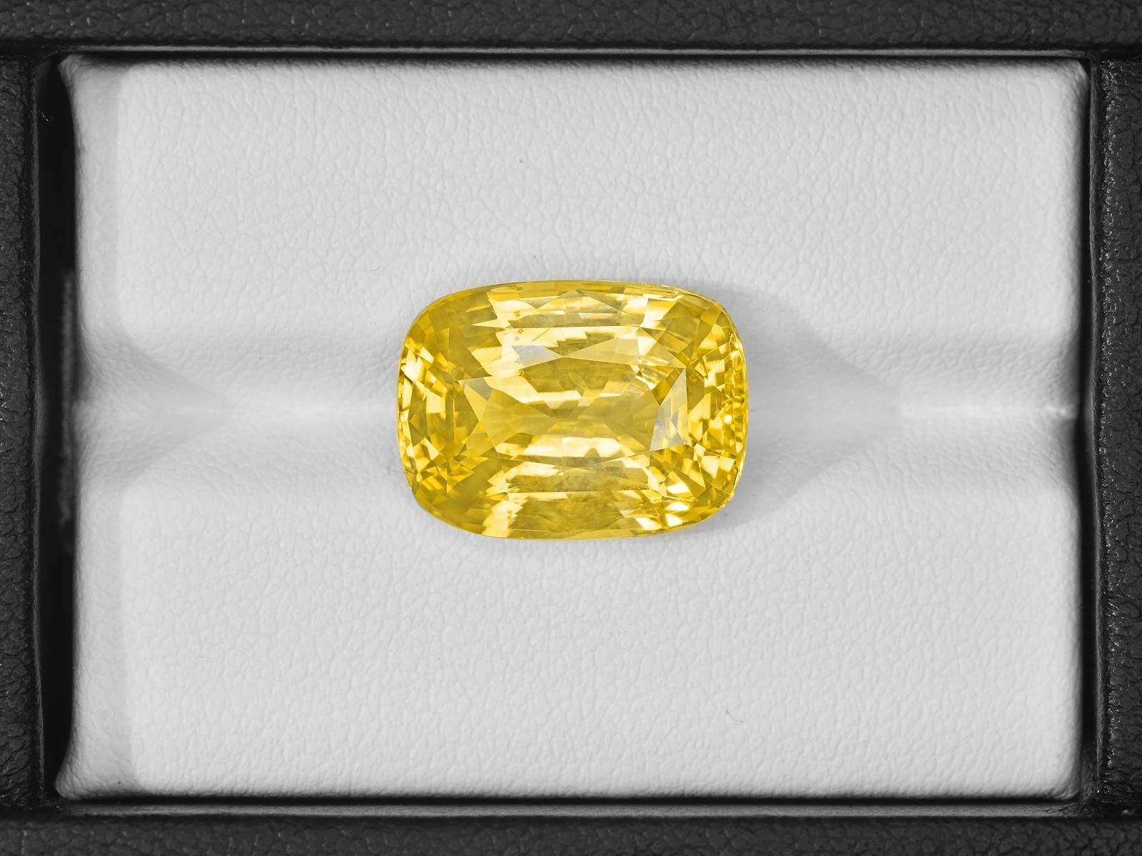 cushion cut yellow sapphire...