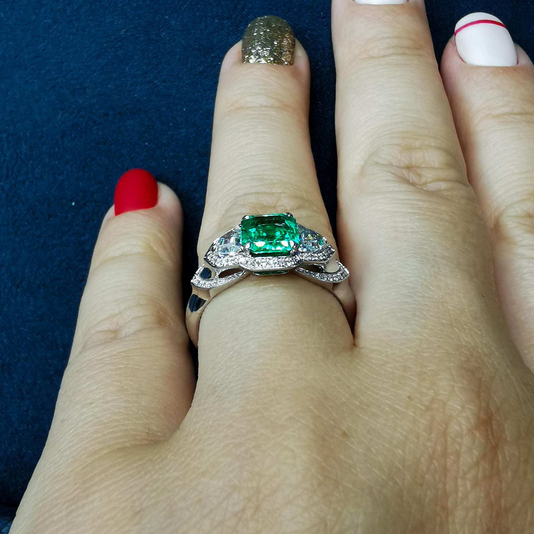 GRS Certified 1.39 Carat Colombian Emerald Diamond 18 Karat White Gold Ring For Sale 3