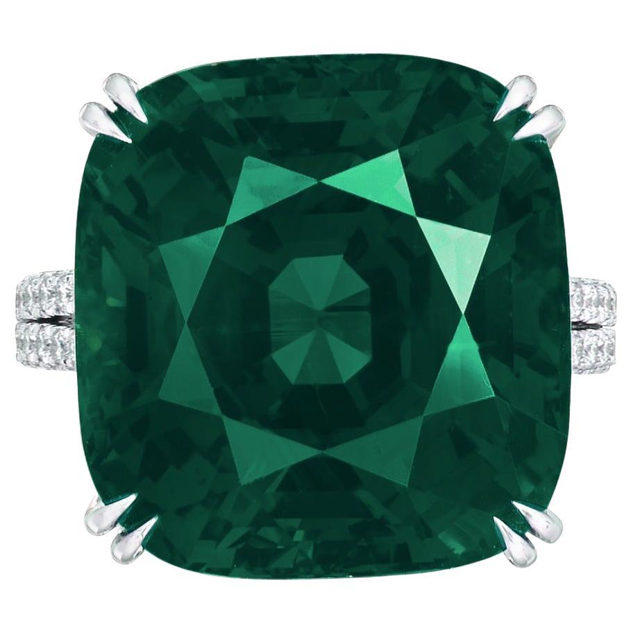 GRS-zertifizierter 14 Karat Smaragdring mit doppeltem Pavé-Diamant im Kissenschliff im Angebot