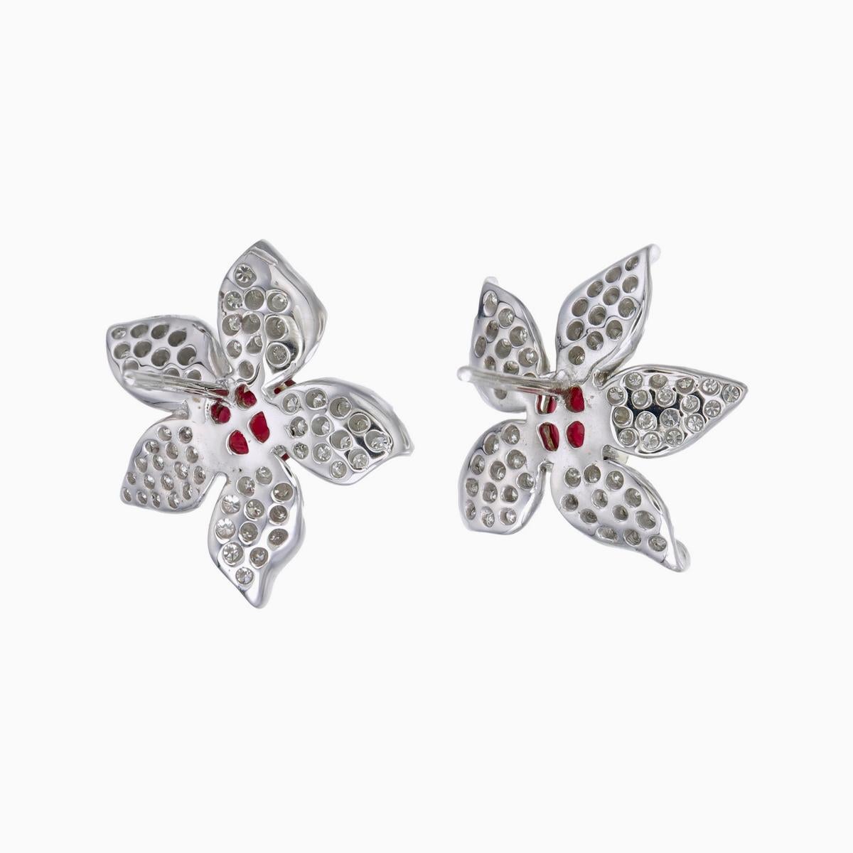 Modernista Orecchini con diamanti e sangue di piccione di Birmania da 1,43 carati certificati GRS in WG 18K in vendita