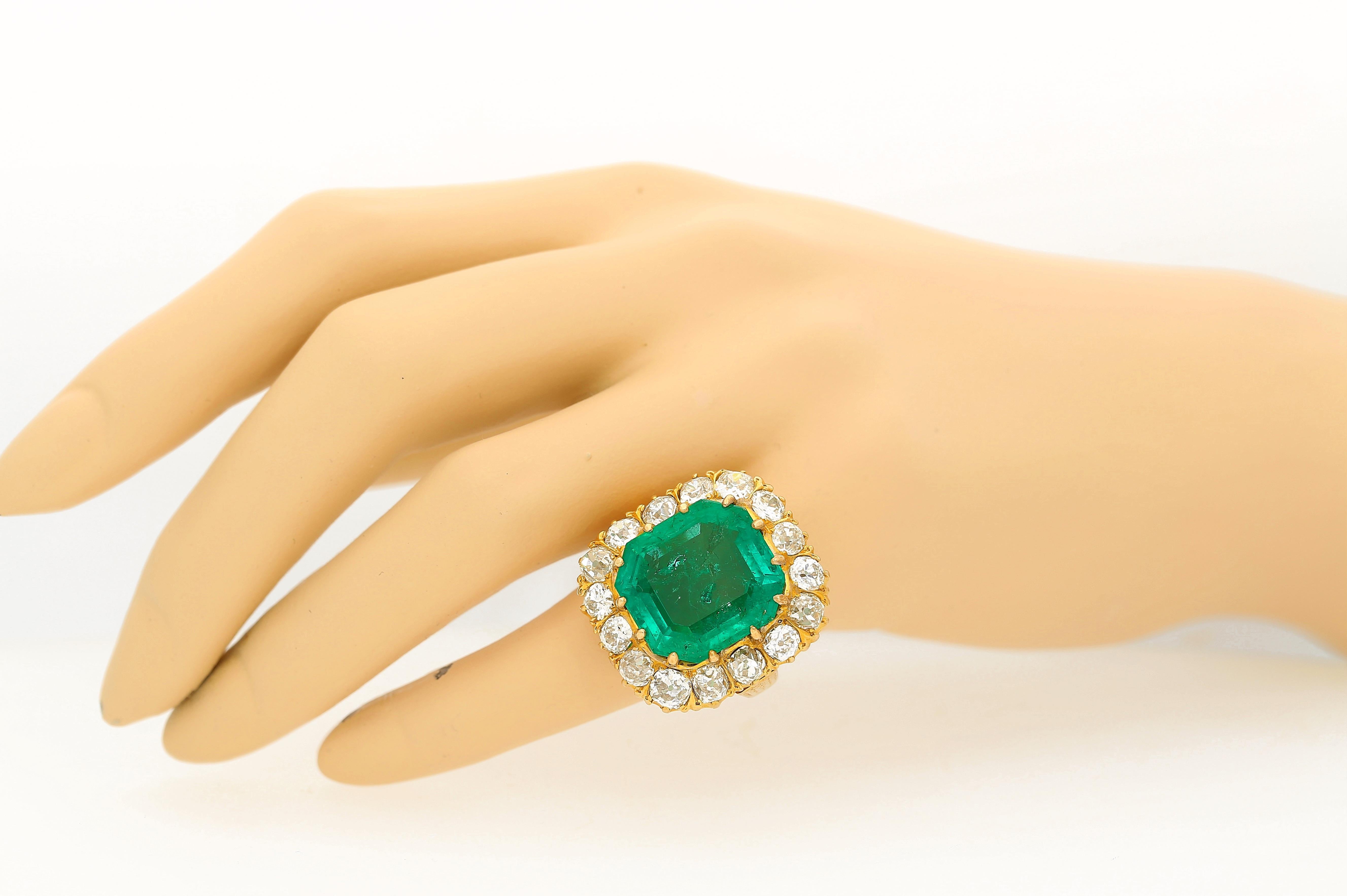 GRS Certified 14.51 Carat Emerald and Old European Cut Diamond Halo Ring In Good Condition In Miami, FL