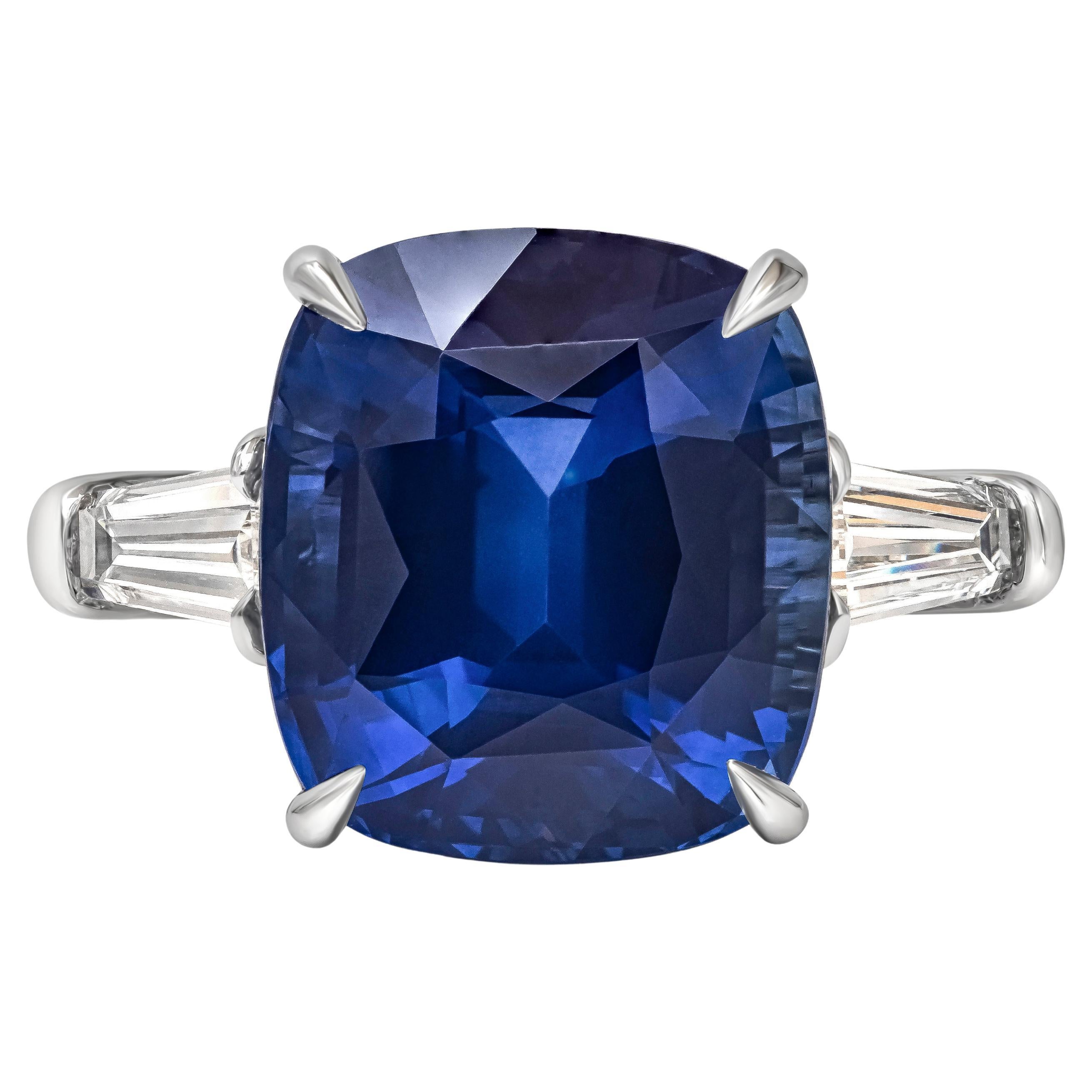 Verlobungsring mit 14,67 Karat blauem Saphir und Diamanten und drei Steinen