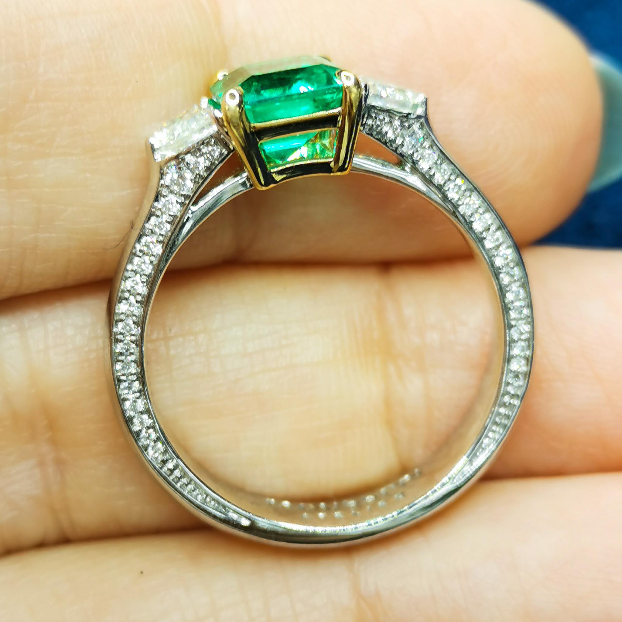 GRS-zertifizierter 1,48 Karat kolumbianischer Smaragd-Diamant-Ring aus 18 Karat Weißgold (Ovalschliff) im Angebot