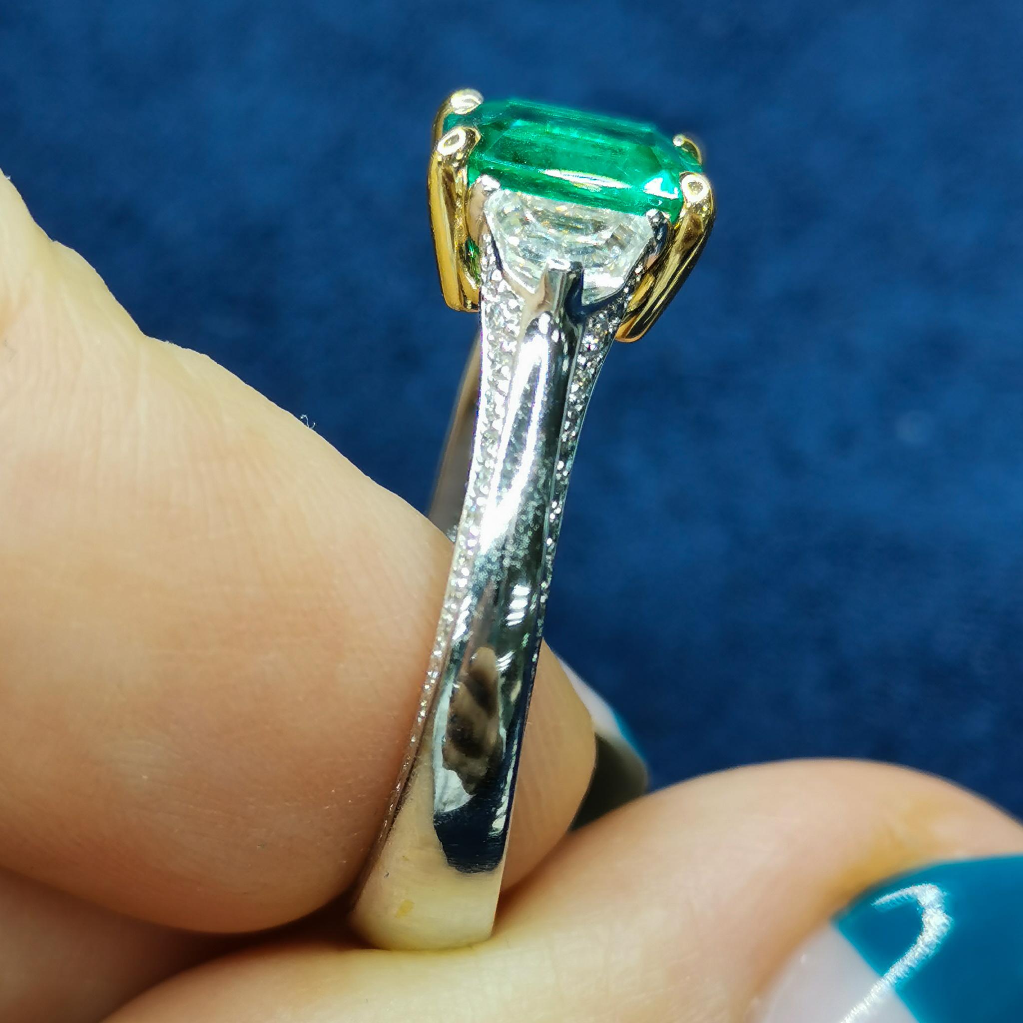 GRS-zertifizierter 1,48 Karat kolumbianischer Smaragd-Diamant-Ring aus 18 Karat Weißgold Damen im Angebot