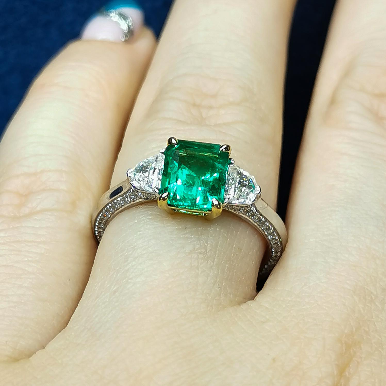 GRS Certified 1.48 Carat Colombian Emerald Diamond 18 Karat White Gold Ring For Sale 2