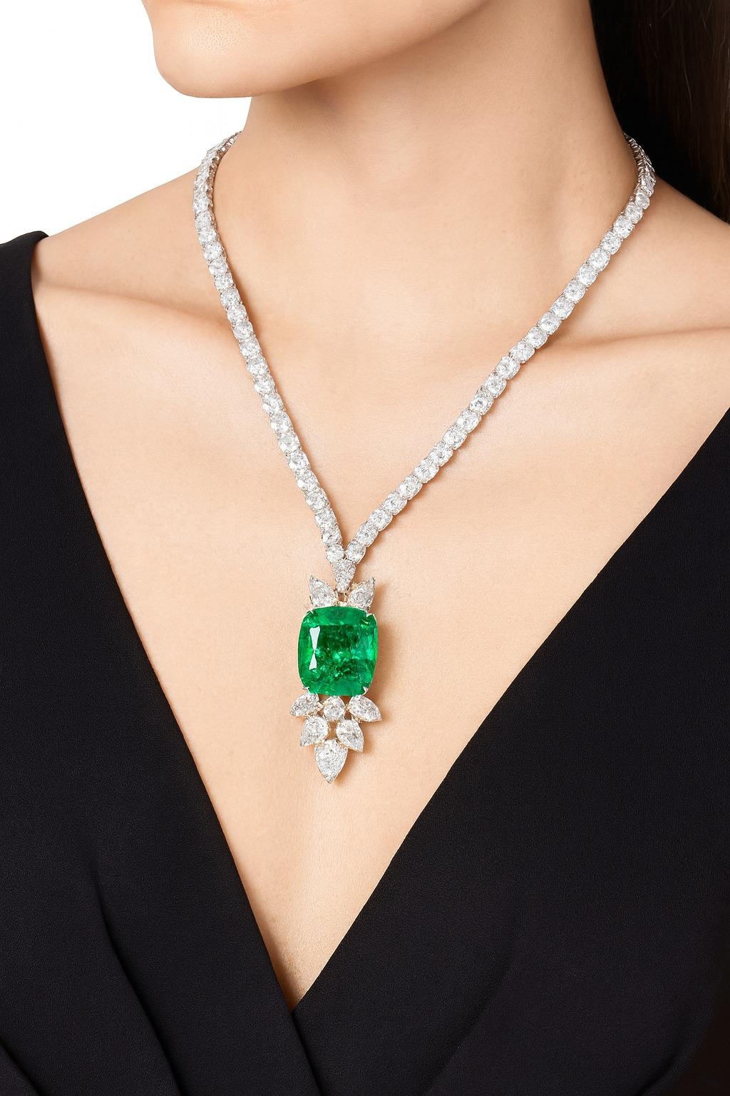 GRS-zertifizierte 15.33 Karat kolumbianischer Smaragd und Diamant-Platin-Halskette (Zeitgenössisch) im Angebot