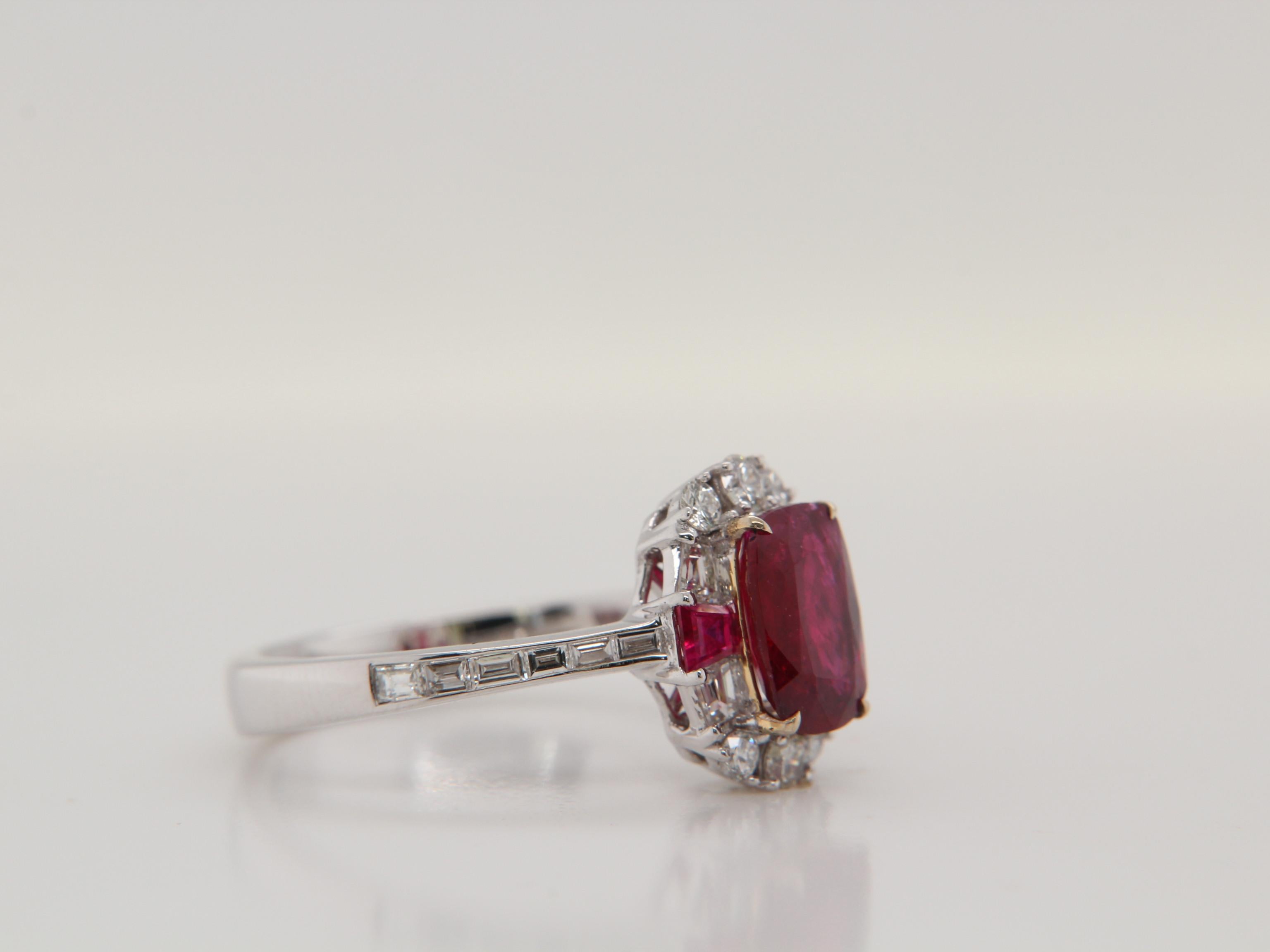 GRS Certified Burmese No Heat 1.56 Carat 'Pigeon Blood' Ruby and Diamond Ring In New Condition In Bangkok, TH