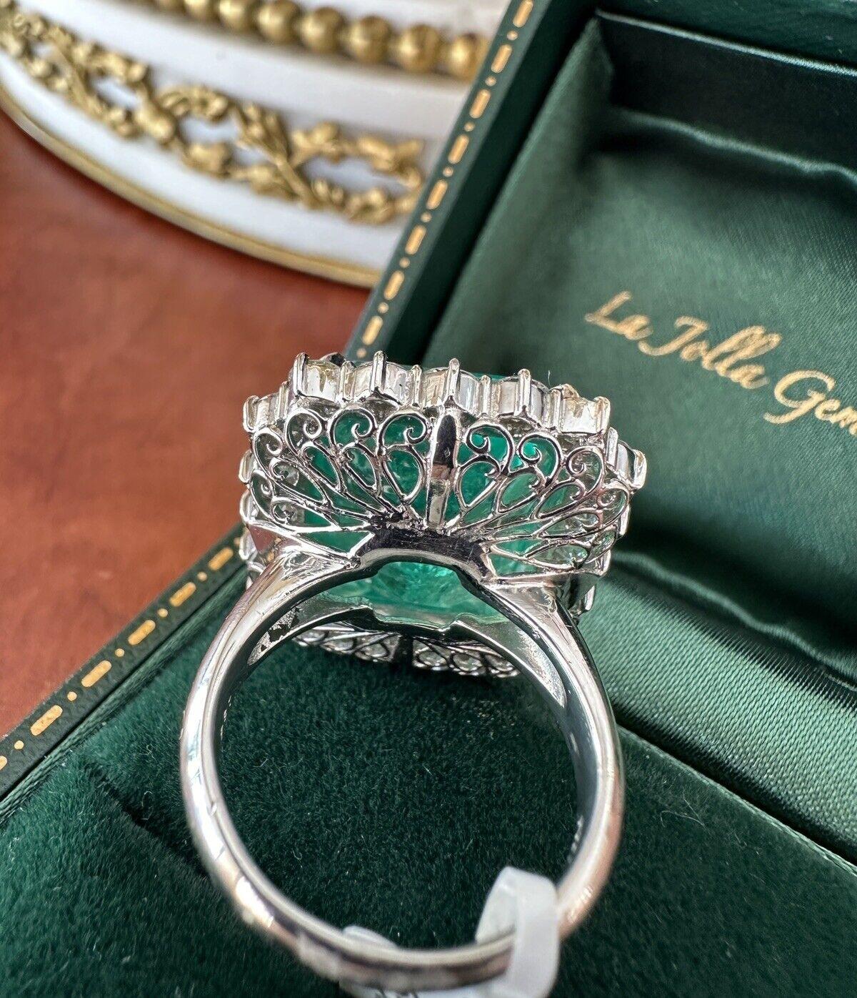 GRS Certified 16.50 Carat Natural Emerald Diamond Halo Cocktail Ring in Platinum For Sale 1