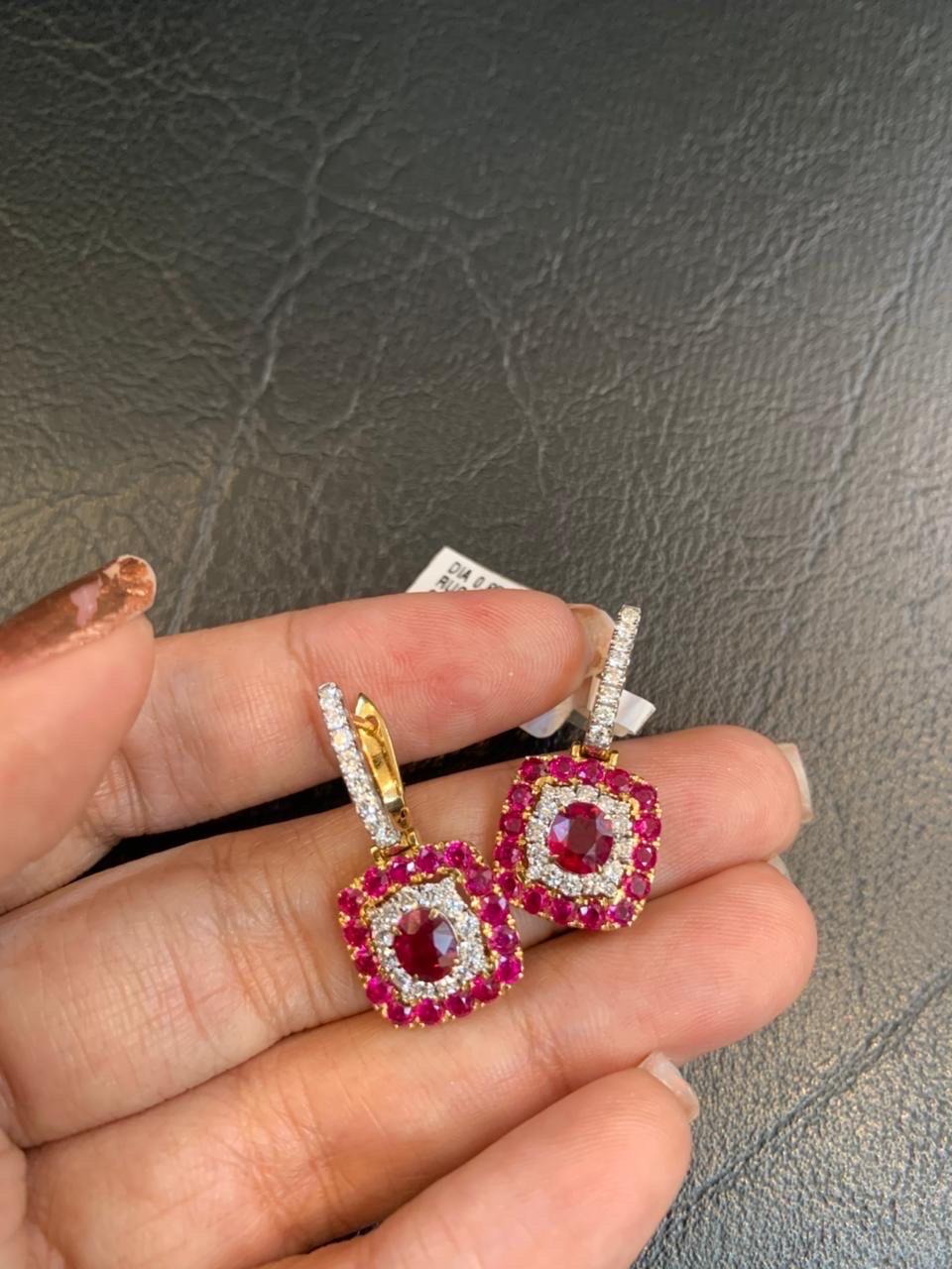 Donna Orecchini con diamanti e rubino di Birmania certificati GRS da 1,82 carati in 18k WG in vendita