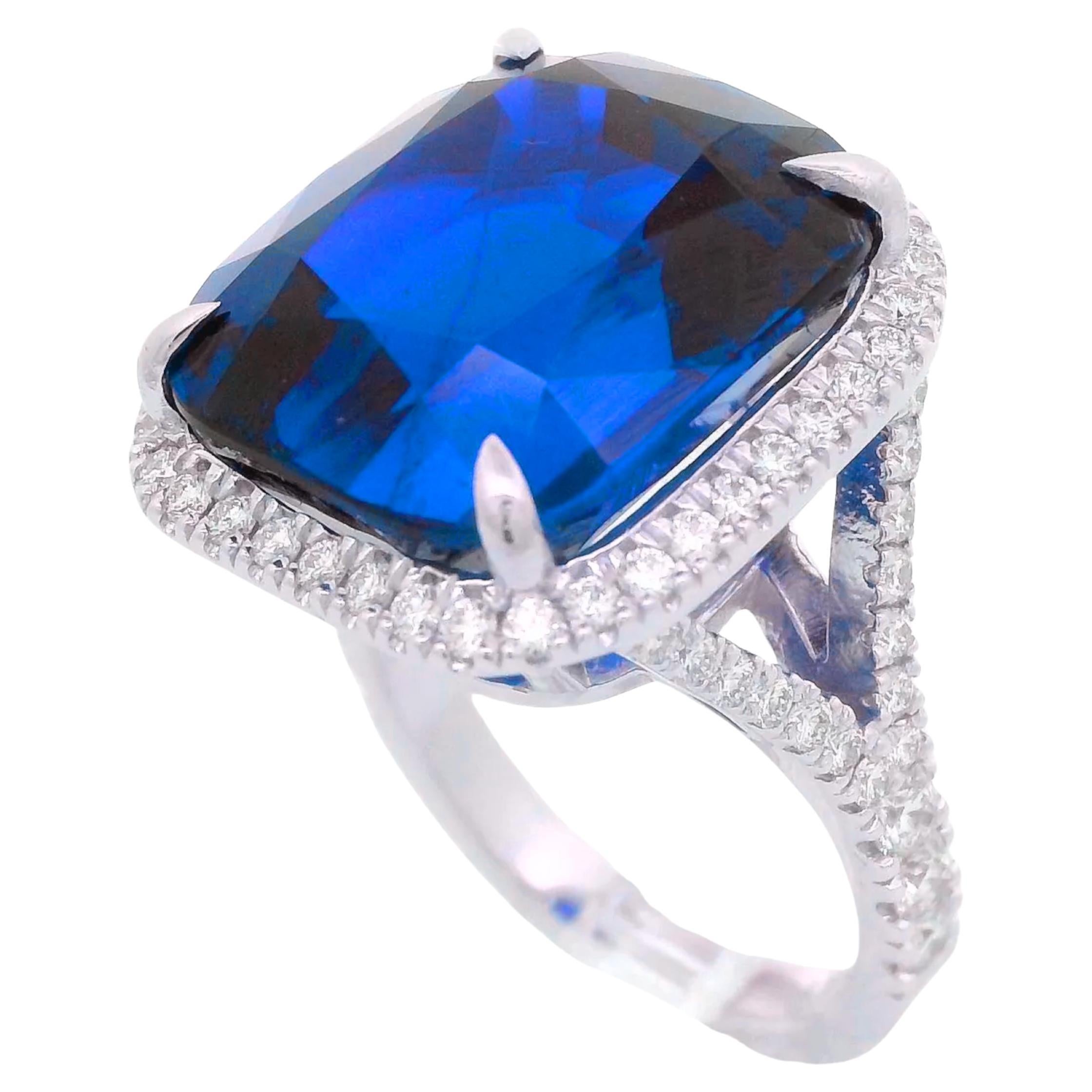 GRS-zertifiziert 18,61 Karat No-Heat Blauer Saphir Ring - Spektakulärer Kissenschliff

Ein außergewöhnlicher Ausdruck von Rarität und Eleganz. Dieser GRS-zertifizierte Ring präsentiert einen atemberaubenden blauen Saphir im Kissenschliff von 18,61