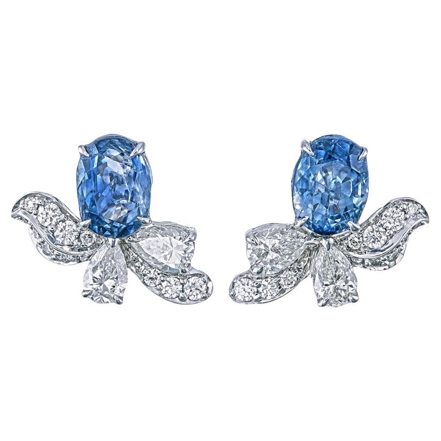 Boucles d
oreilles certifiées GRS 1.87 Carat Kashmir Blue Sapphire and Diamond en 18k WG