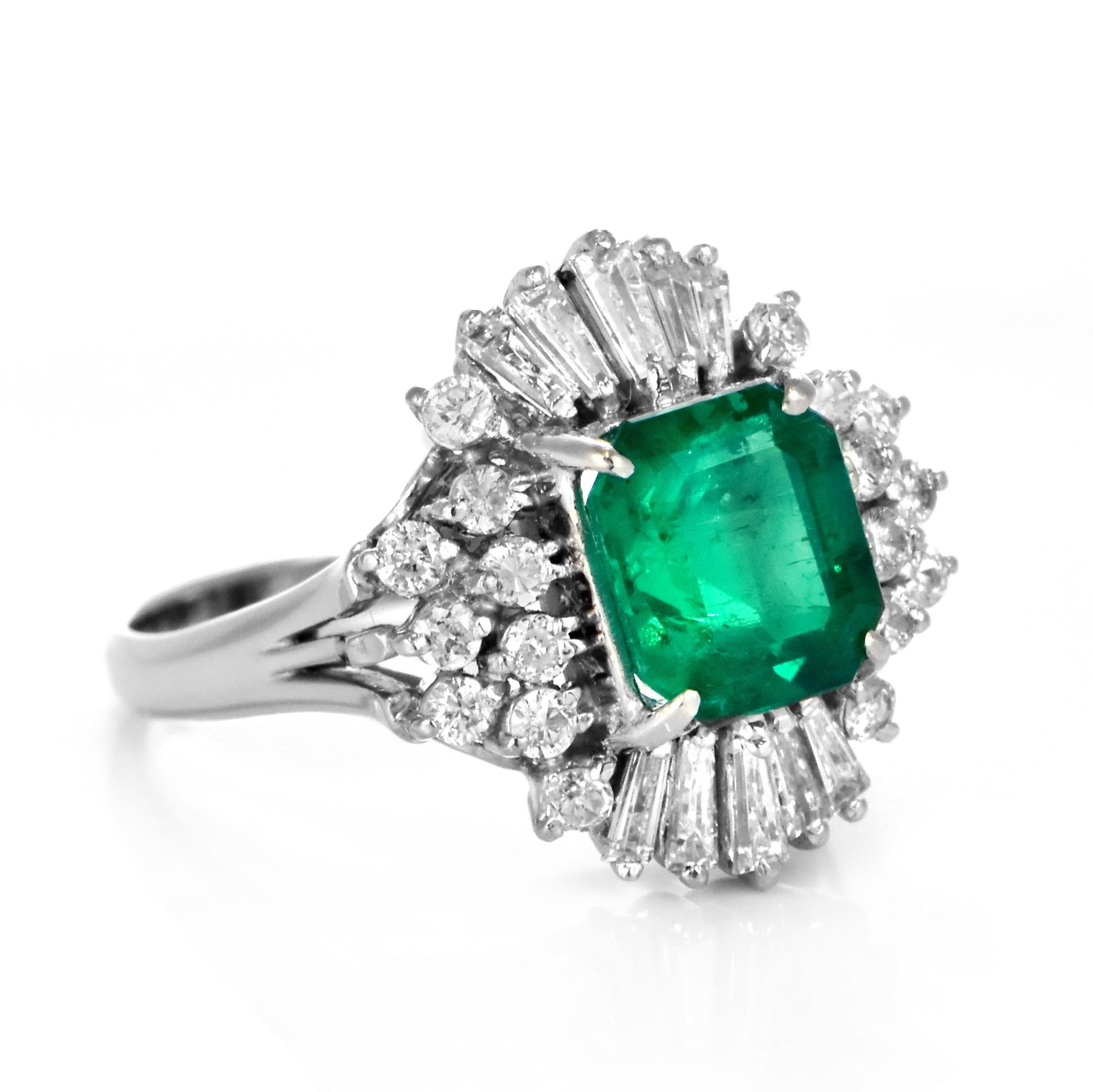 Emerald Cut GRS Certified 1.90 Carat Colombian, Muzo-Green Emerald Ring Made in Platinum For Sale
