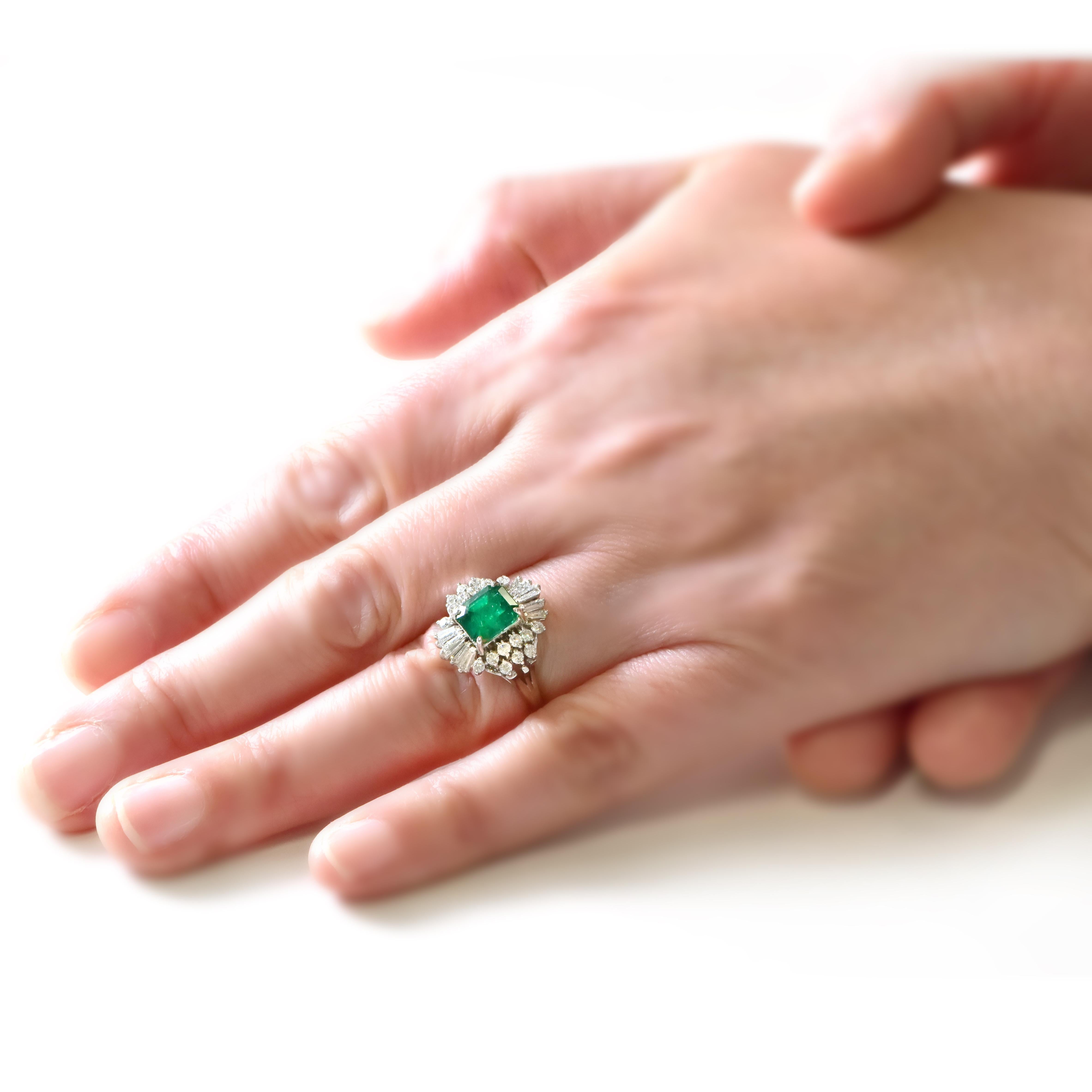 Women's GRS Certified 1.90 Carat Colombian, Muzo-Green Emerald Ring Made in Platinum For Sale