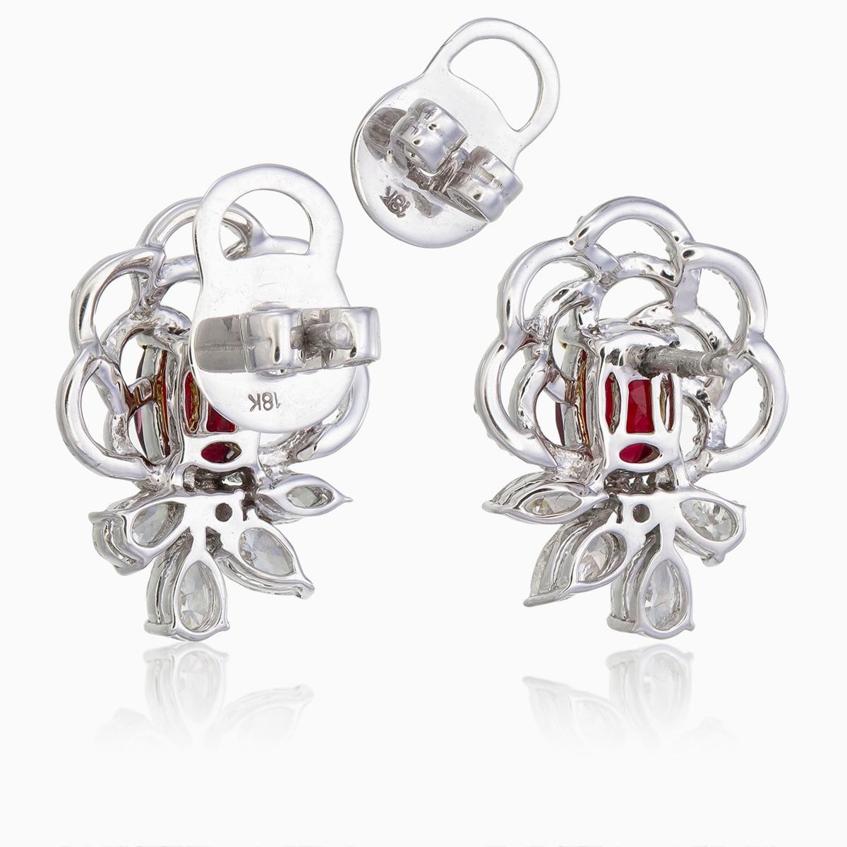 Boucles d'oreilles certifiées GRS 1.93 Carats Pigeon Blood Oval Cut Ruby en 18K W/G Neuf - En vente à Bangkok, TH