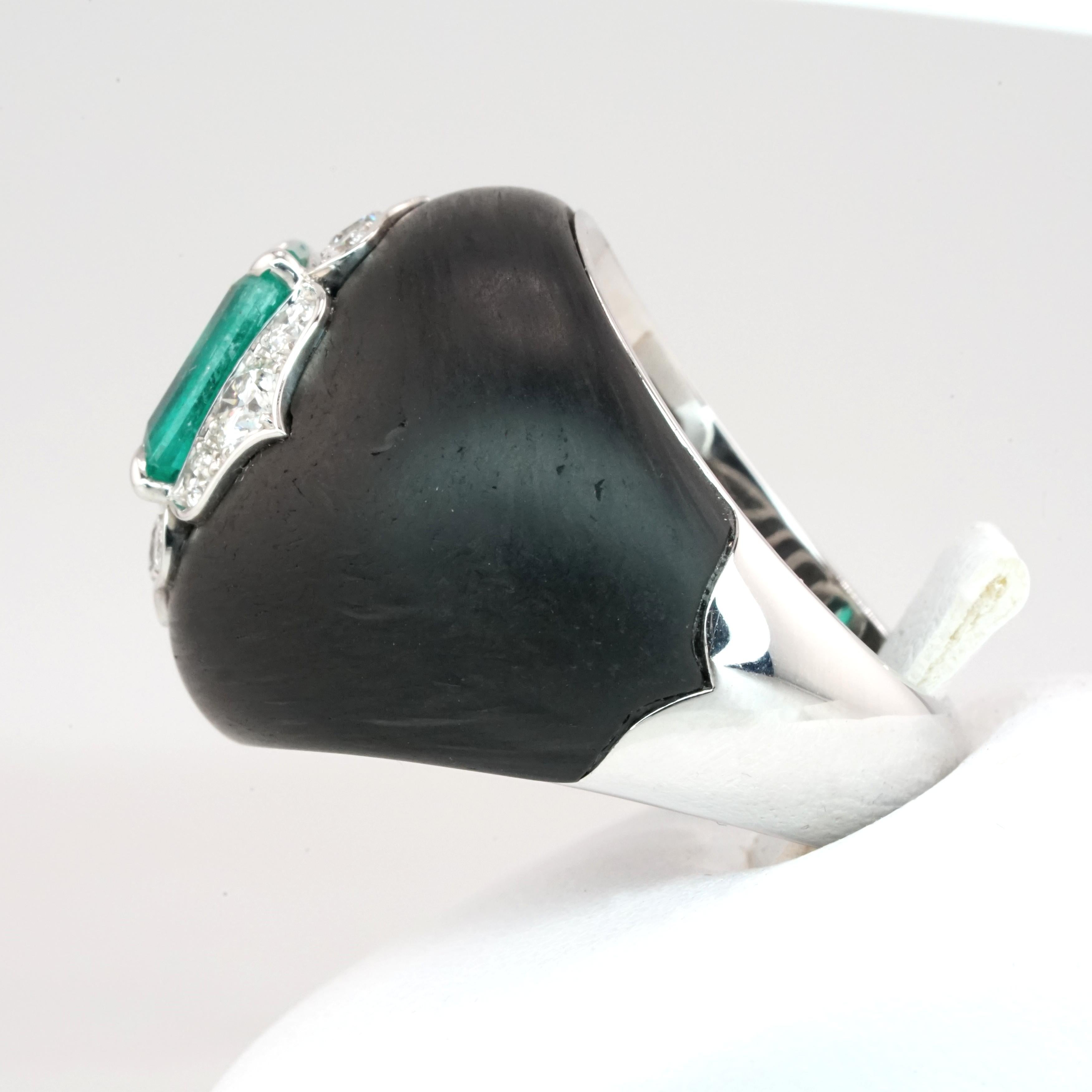 Emerald Cut GRS Certified 2 Carat Colombian Minor Oil Green Emerald Gold Carbon Fiber Ring For Sale