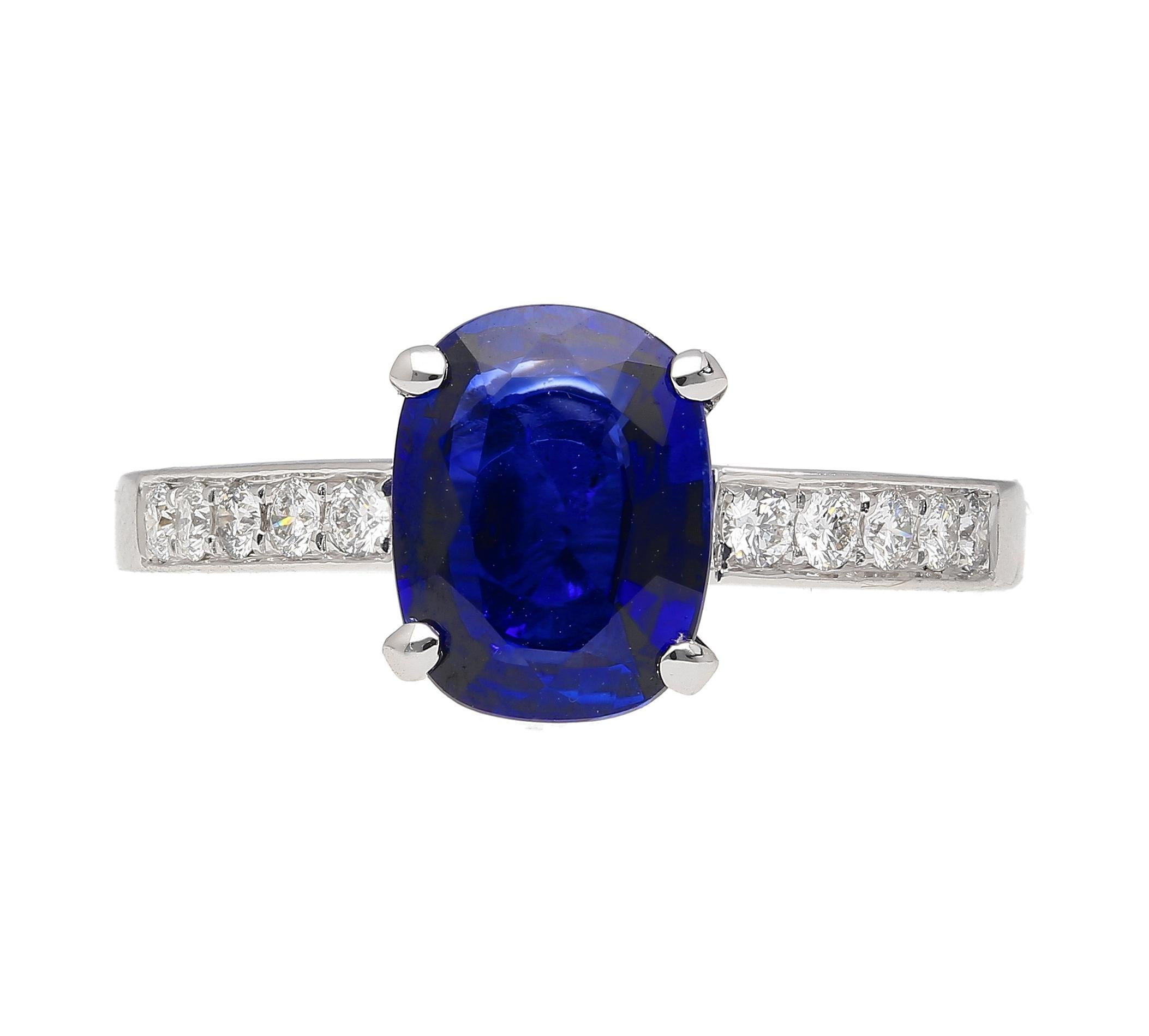 Anillo de diamantes y zafiro azul intenso con certificado GRS de 2,06 quilates en venta 5